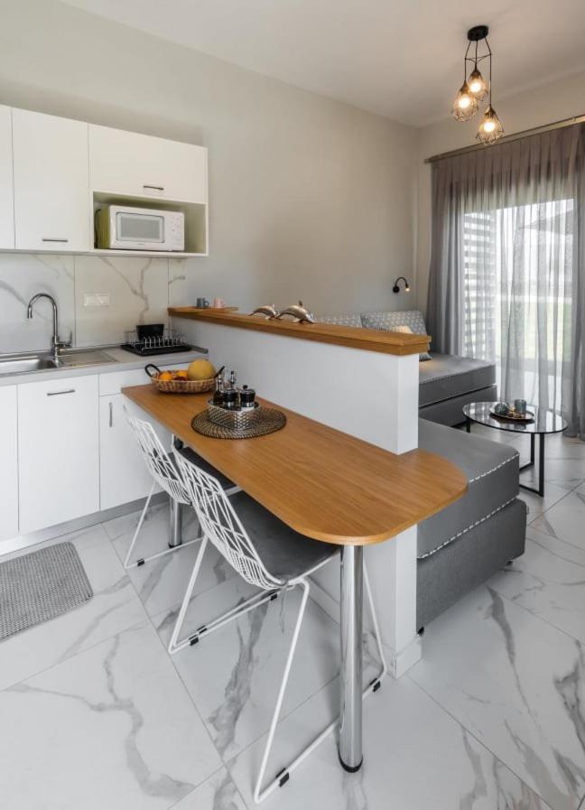 Quadruple Room with Sea View - Photo 6