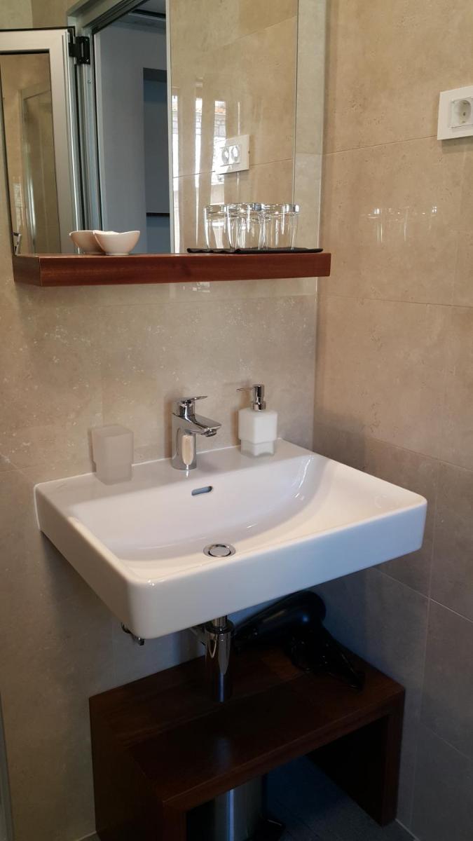 Standard Double Room - Photo 4