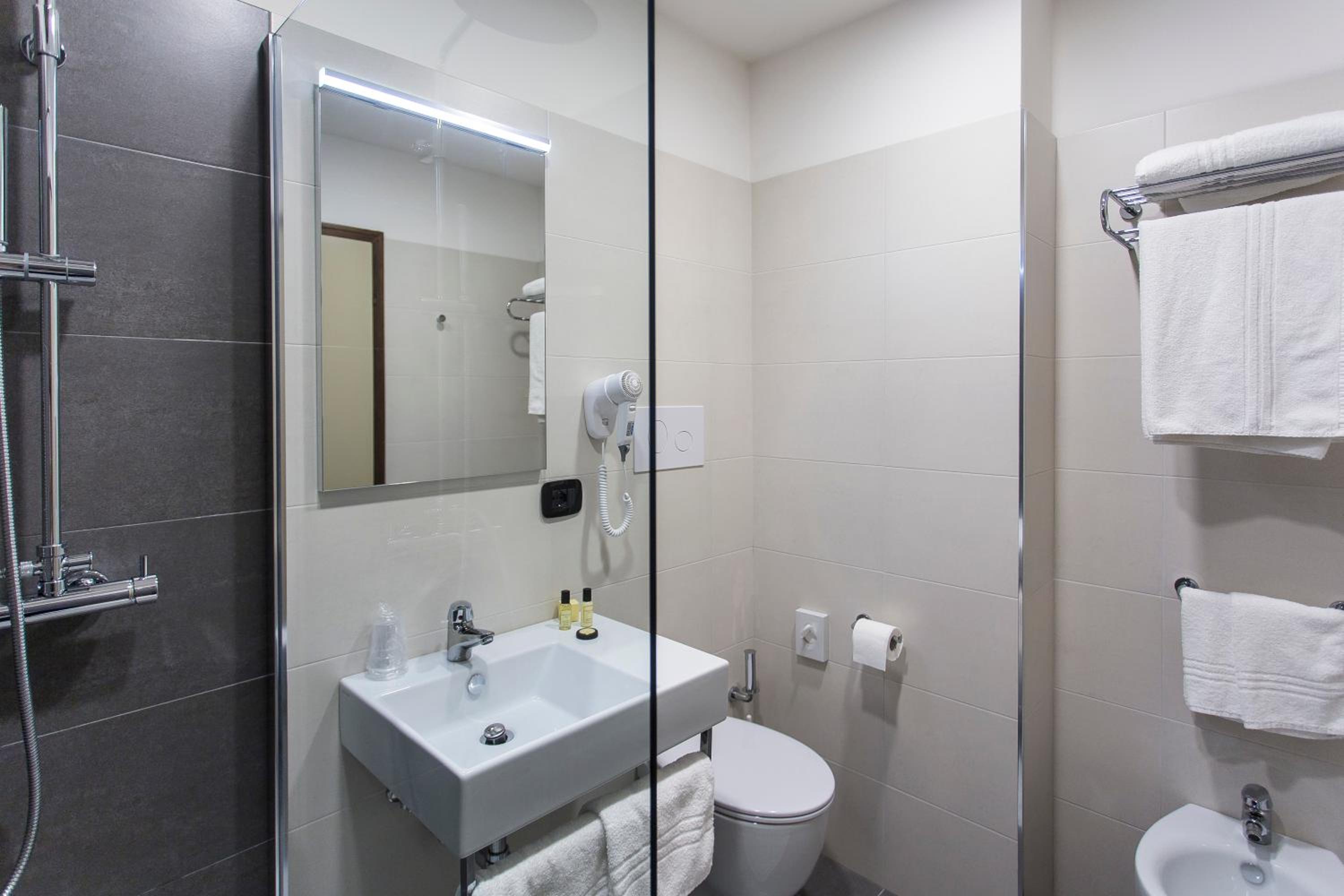 Quadruple Room - Photo 5