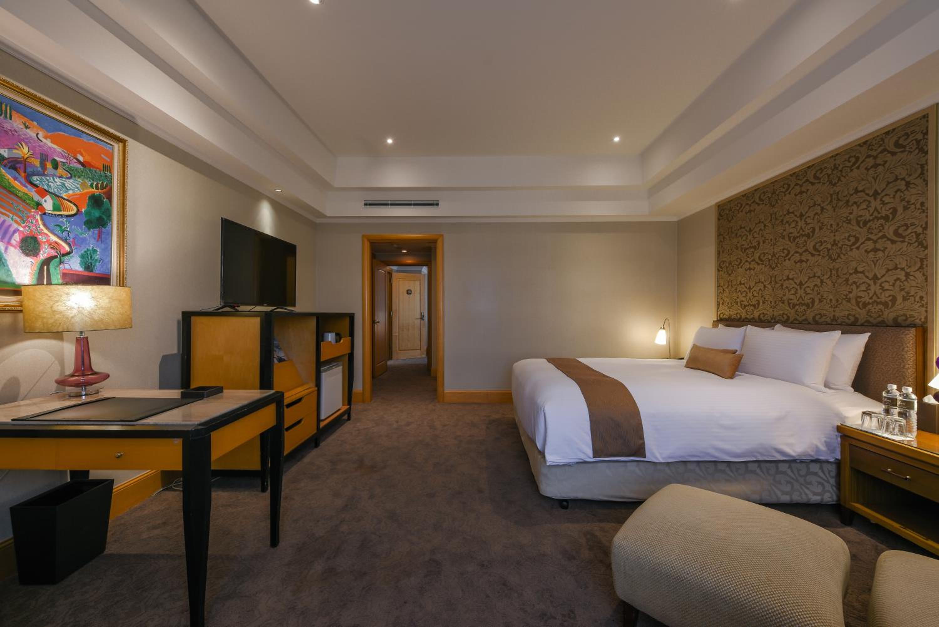 Premier Suite - Photo 4