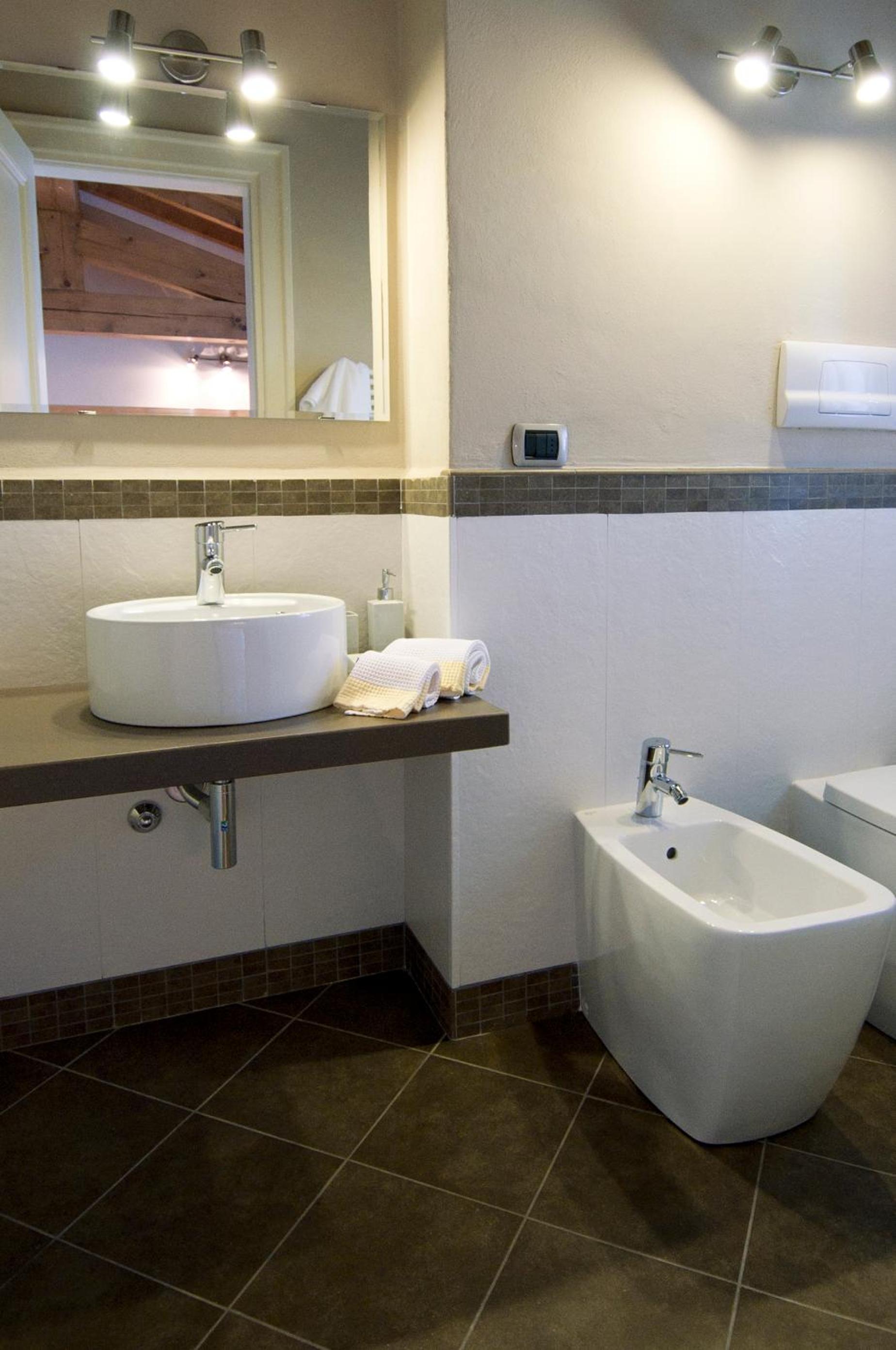 Double Room - Photo 16