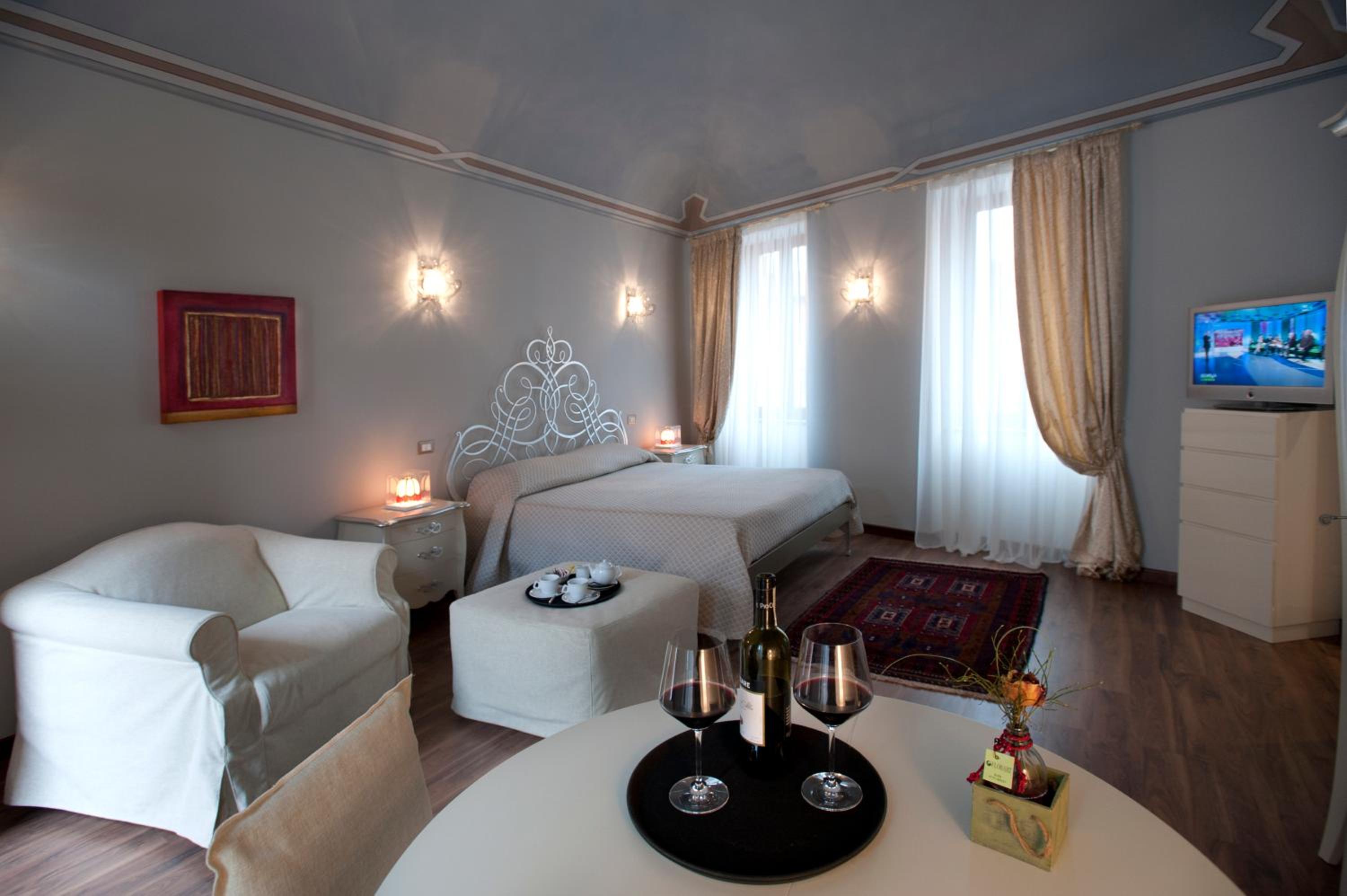 Large Double Room photo 1