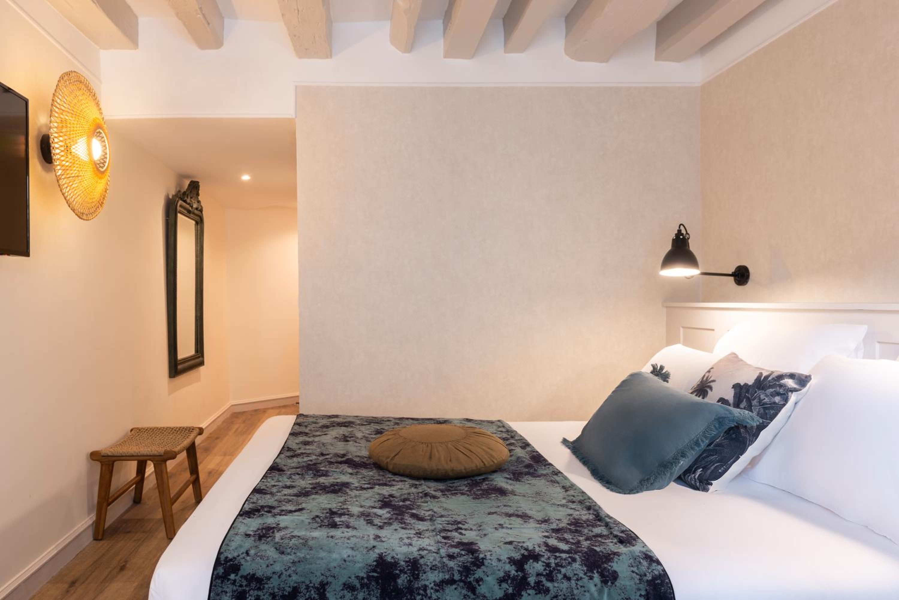 Double Room thumbnail 5