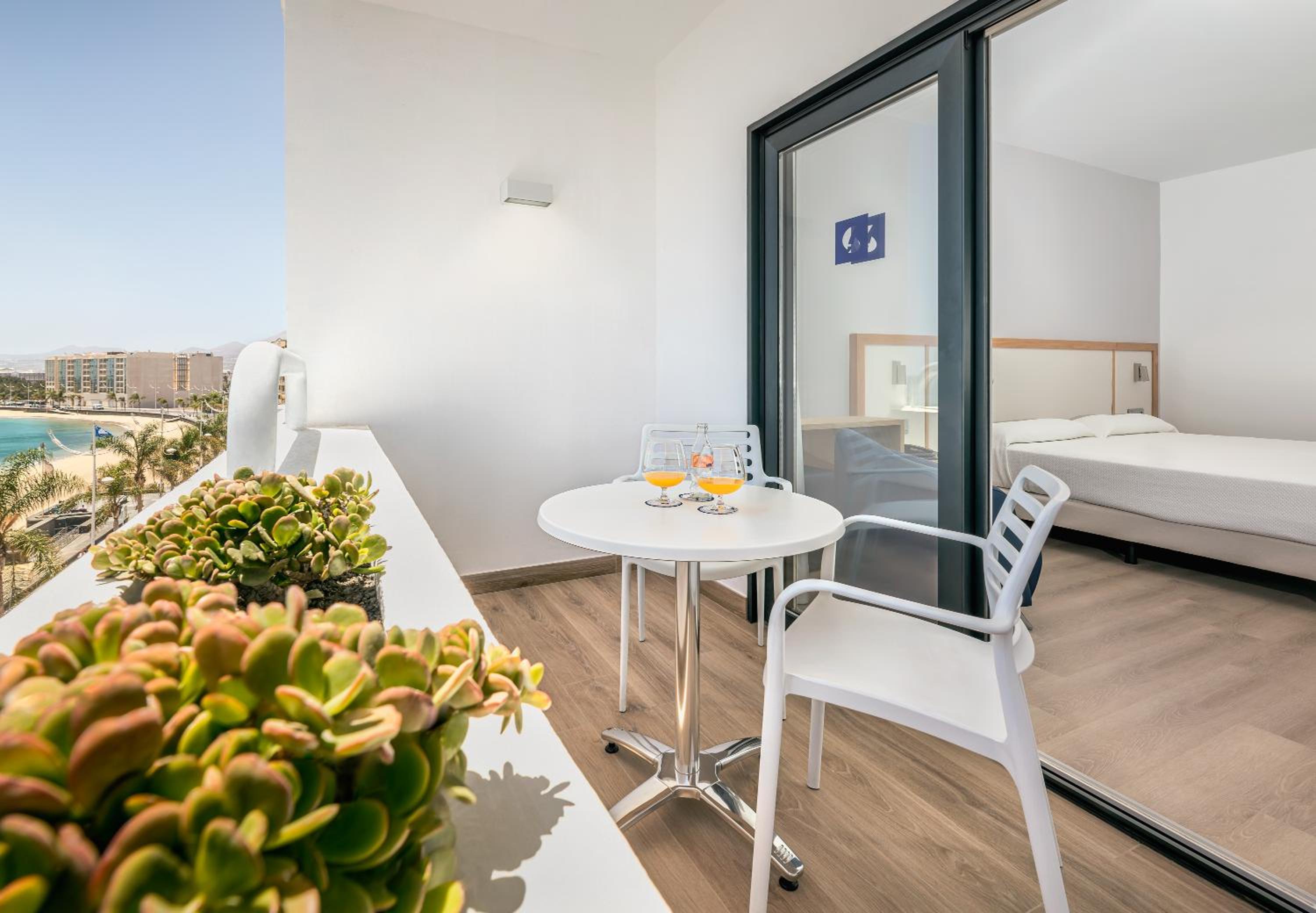 Double or Twin Room with Sea View - Photo 5