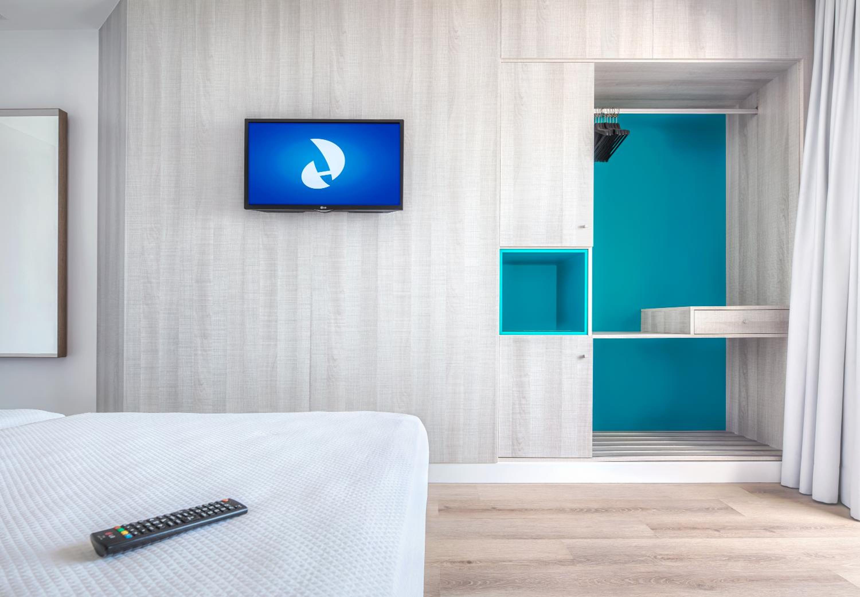 Double or Twin Room with Sea View - Photo 6