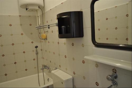 One-Bedroom Apartment - Photo 6