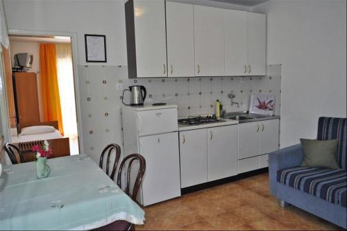 One-Bedroom Apartment - Photo 11
