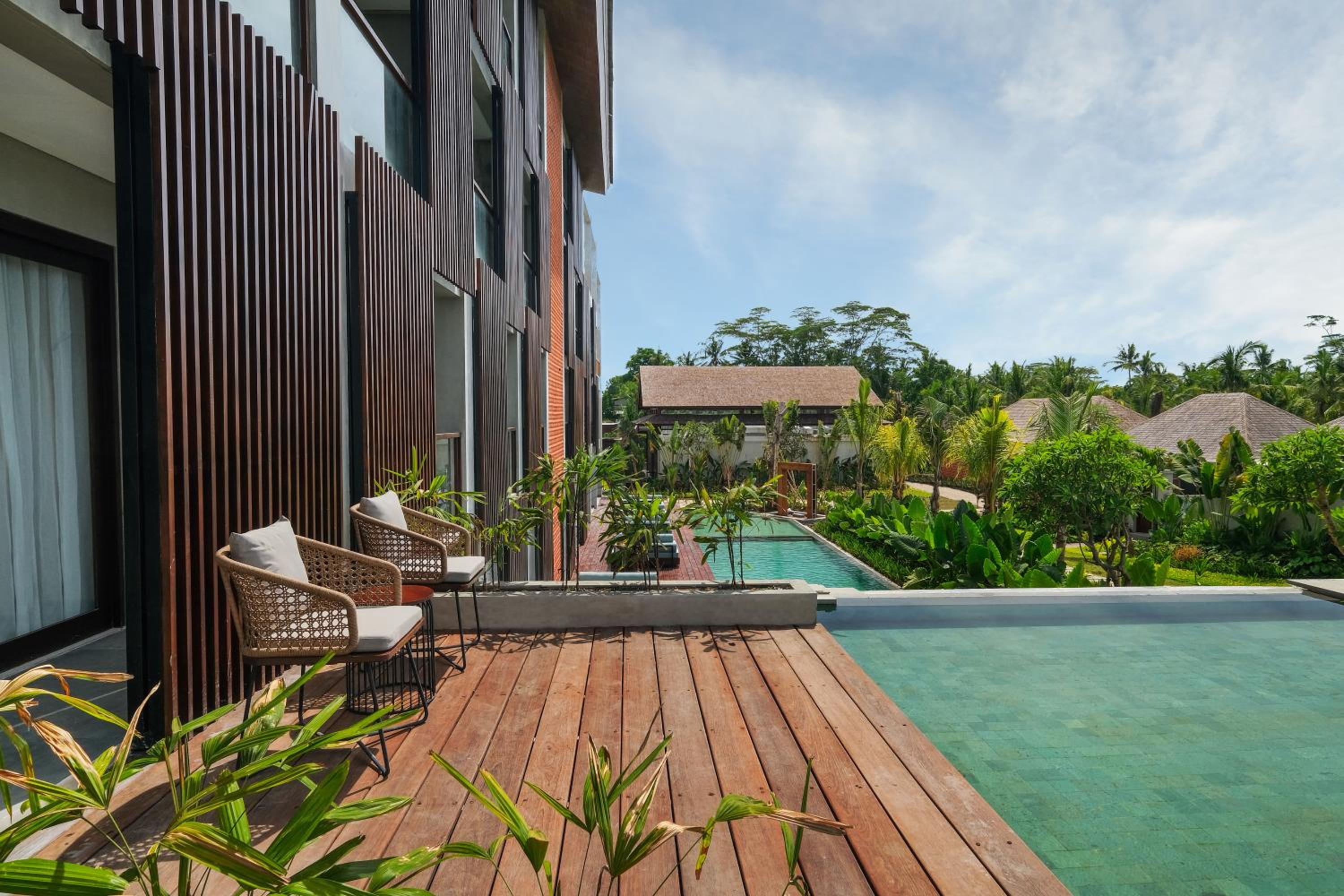 Garcia Suite Pool Access and Free Daily Afternoon Tea  - Photo 11
