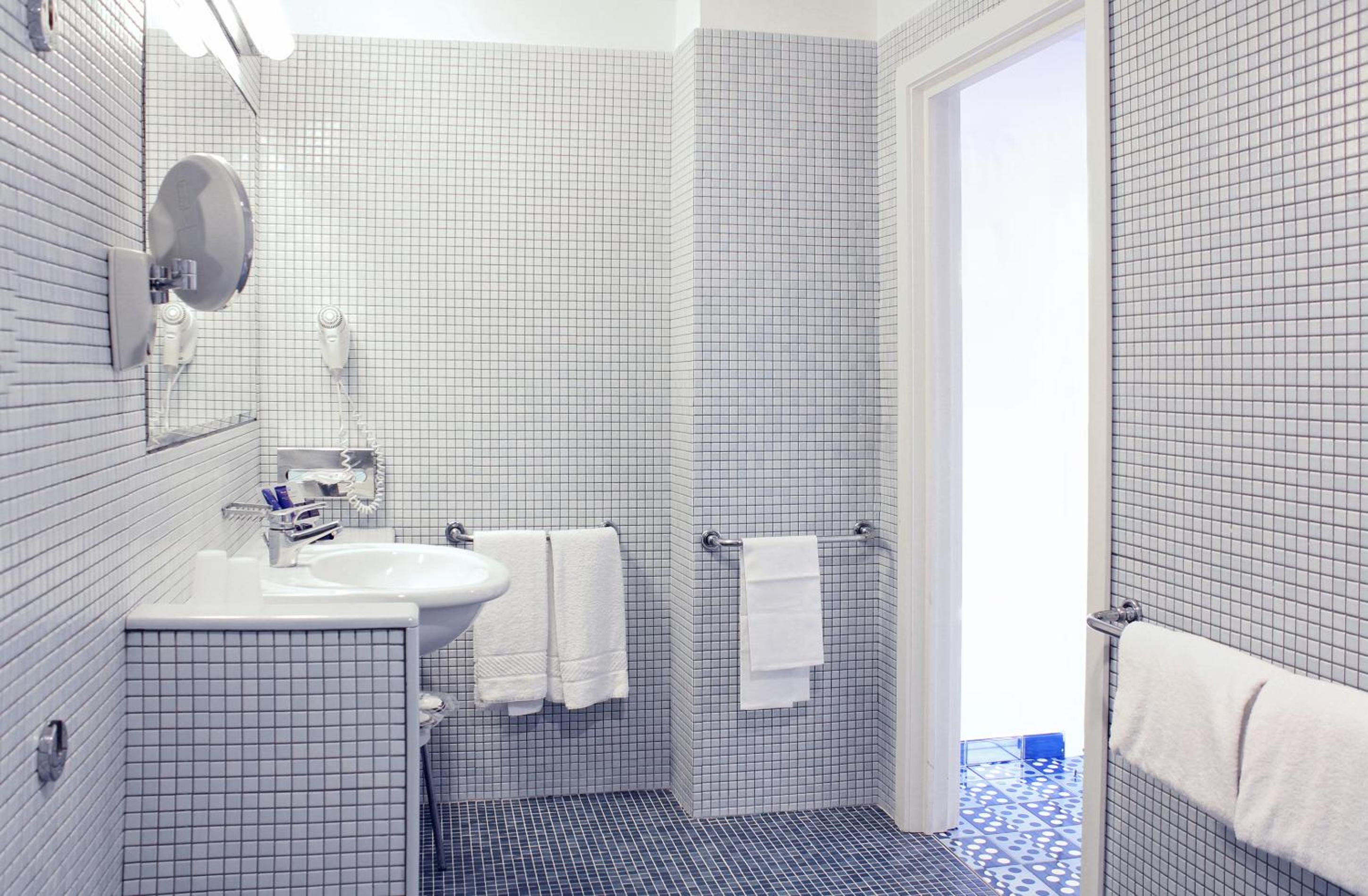 Double or Twin Room with Park View - Photo 2