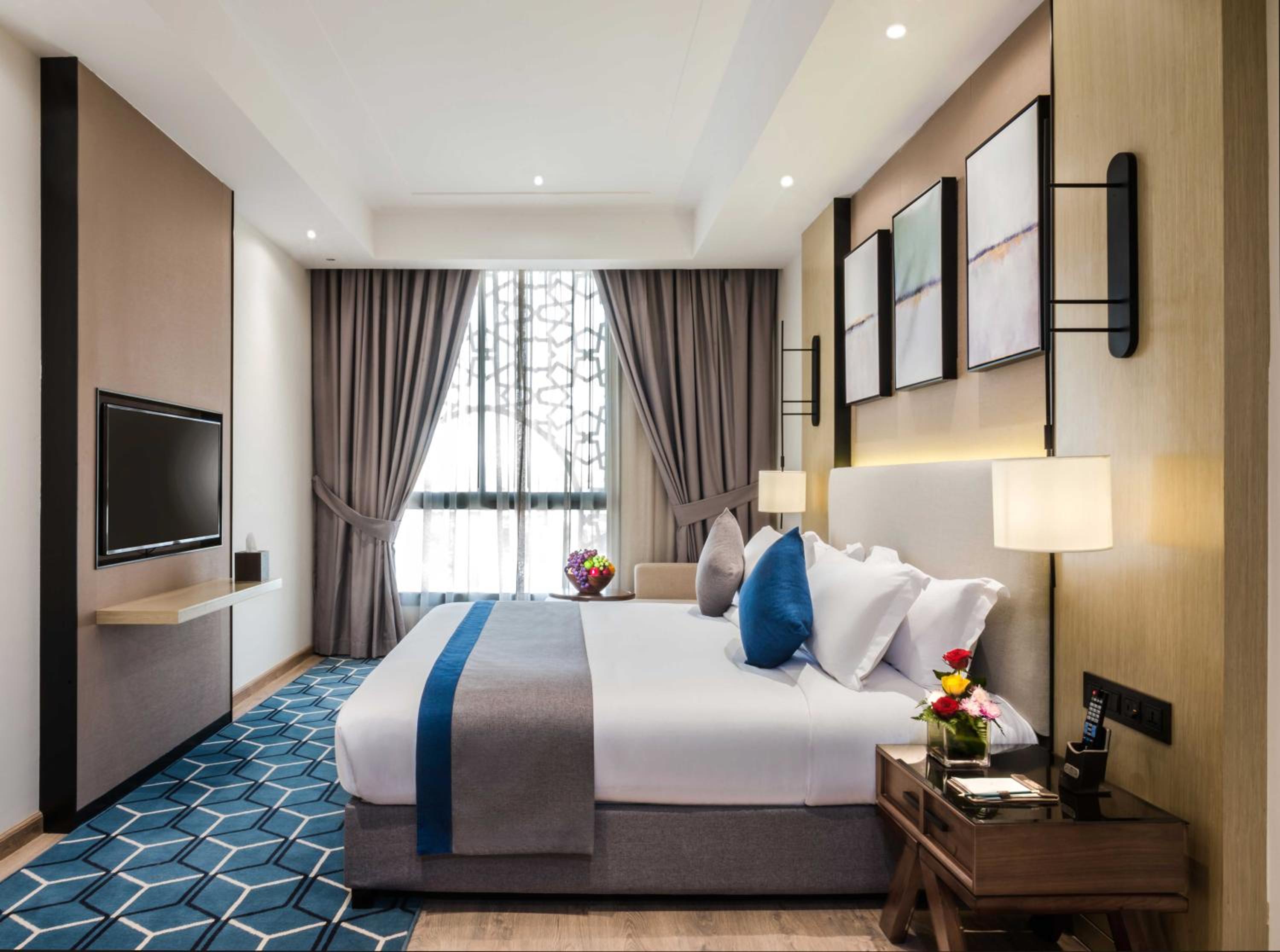 Executive Suite - Photo 1