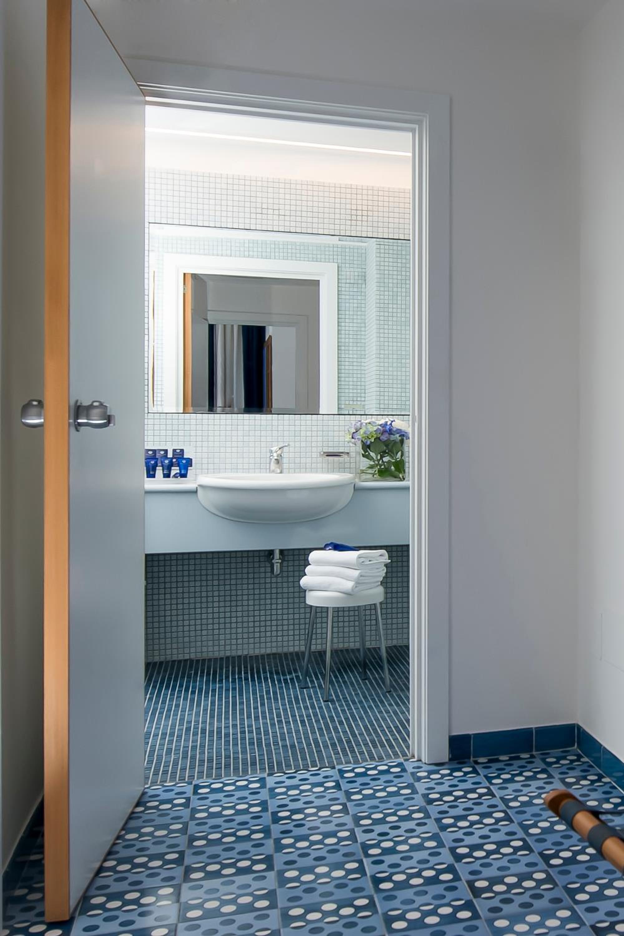 Junior Suite with Sea View - Photo 9