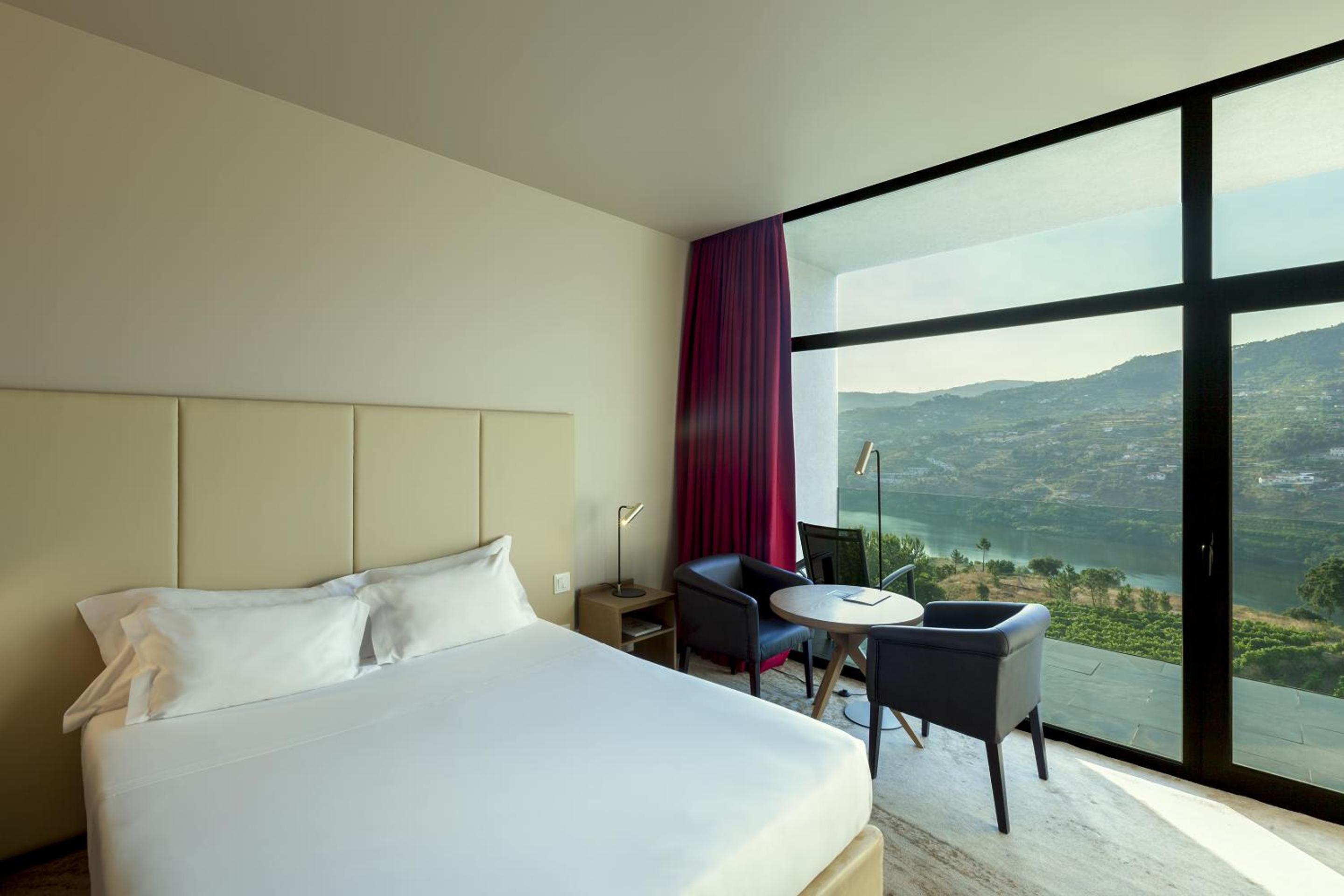 Double Room with River View - Photo 1