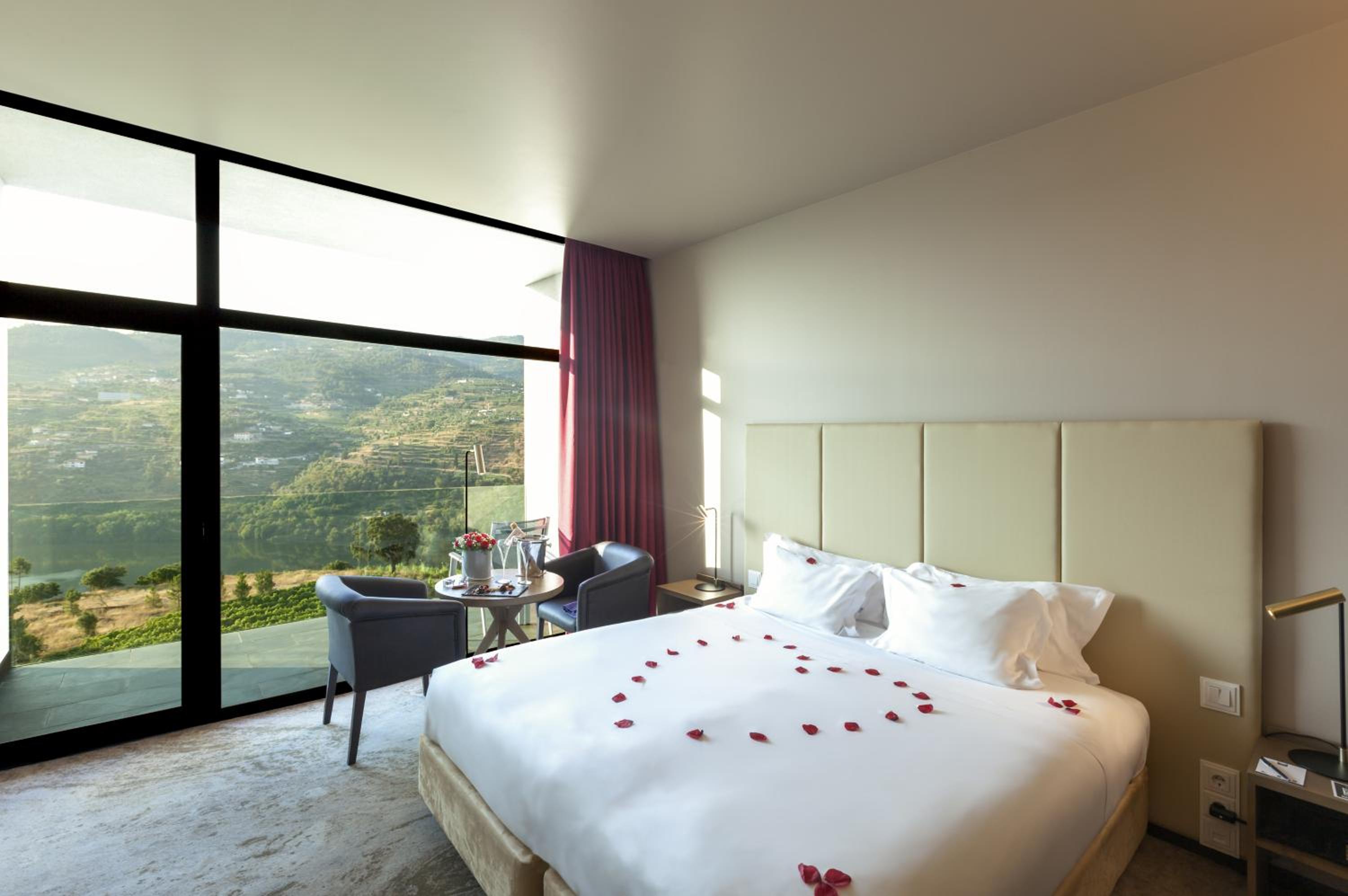 Romantic Package - Double Room with River View - Photo 1