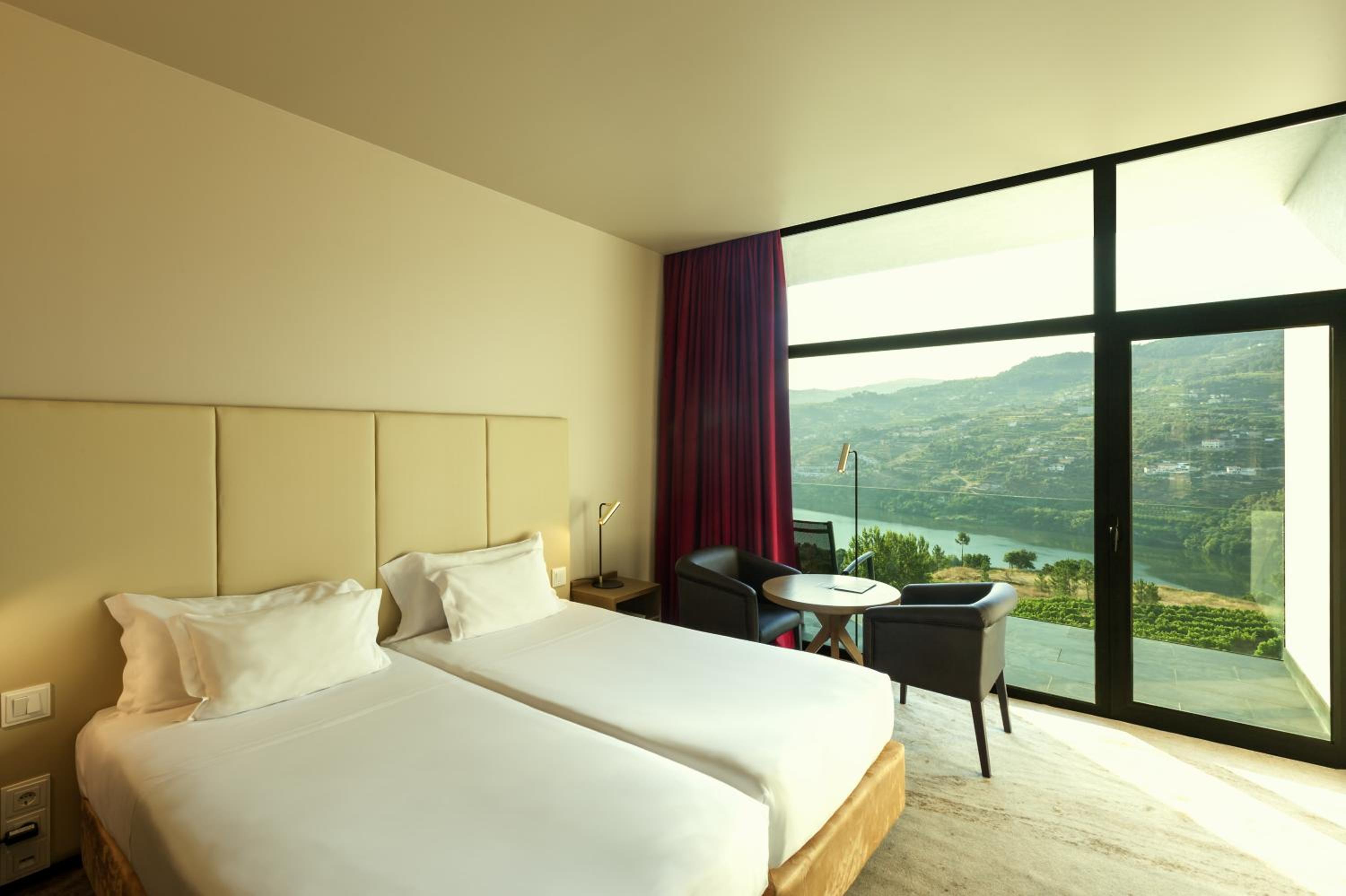 Zweibettzimmer mit Flussblick