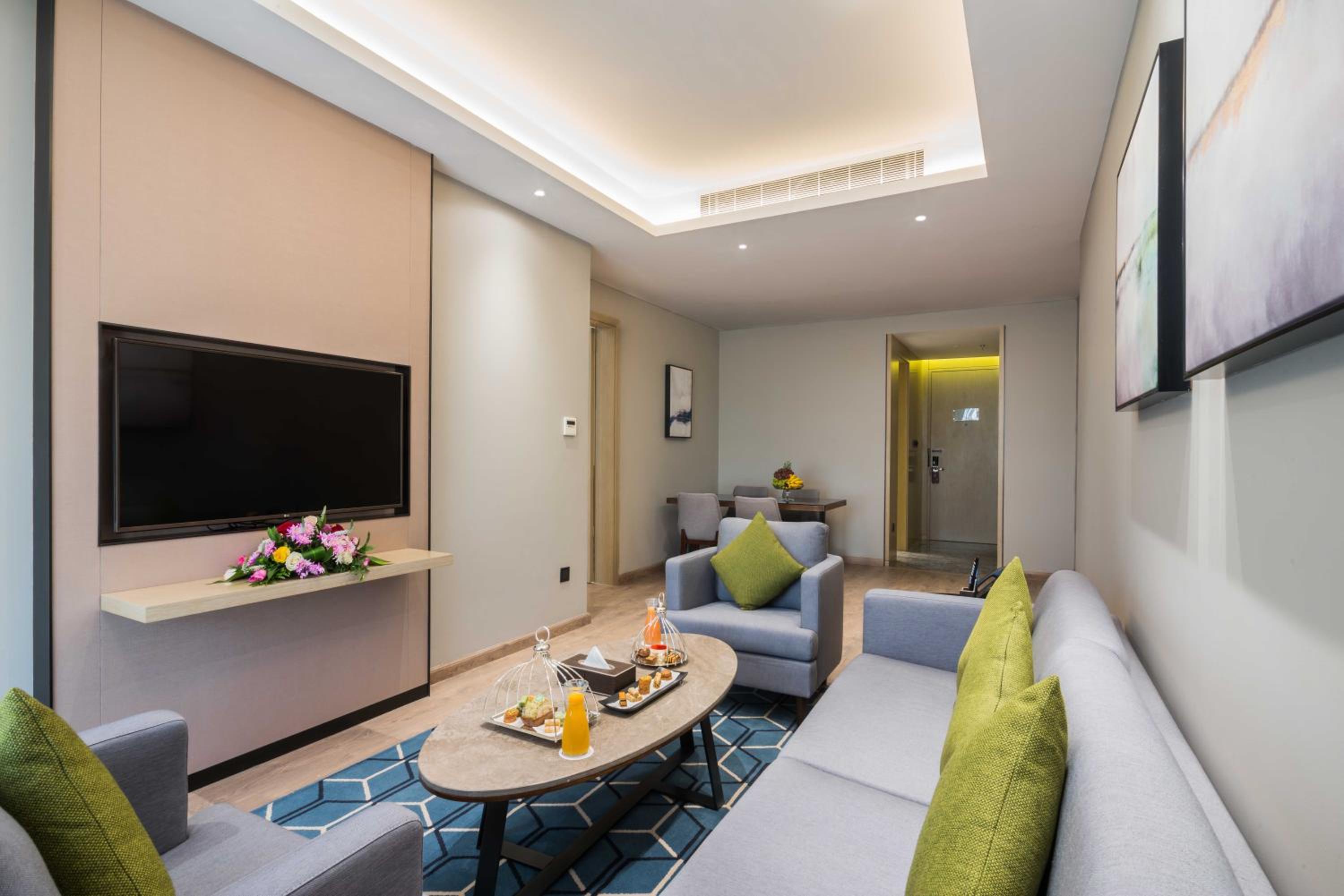 Executive Suite - Photo 7