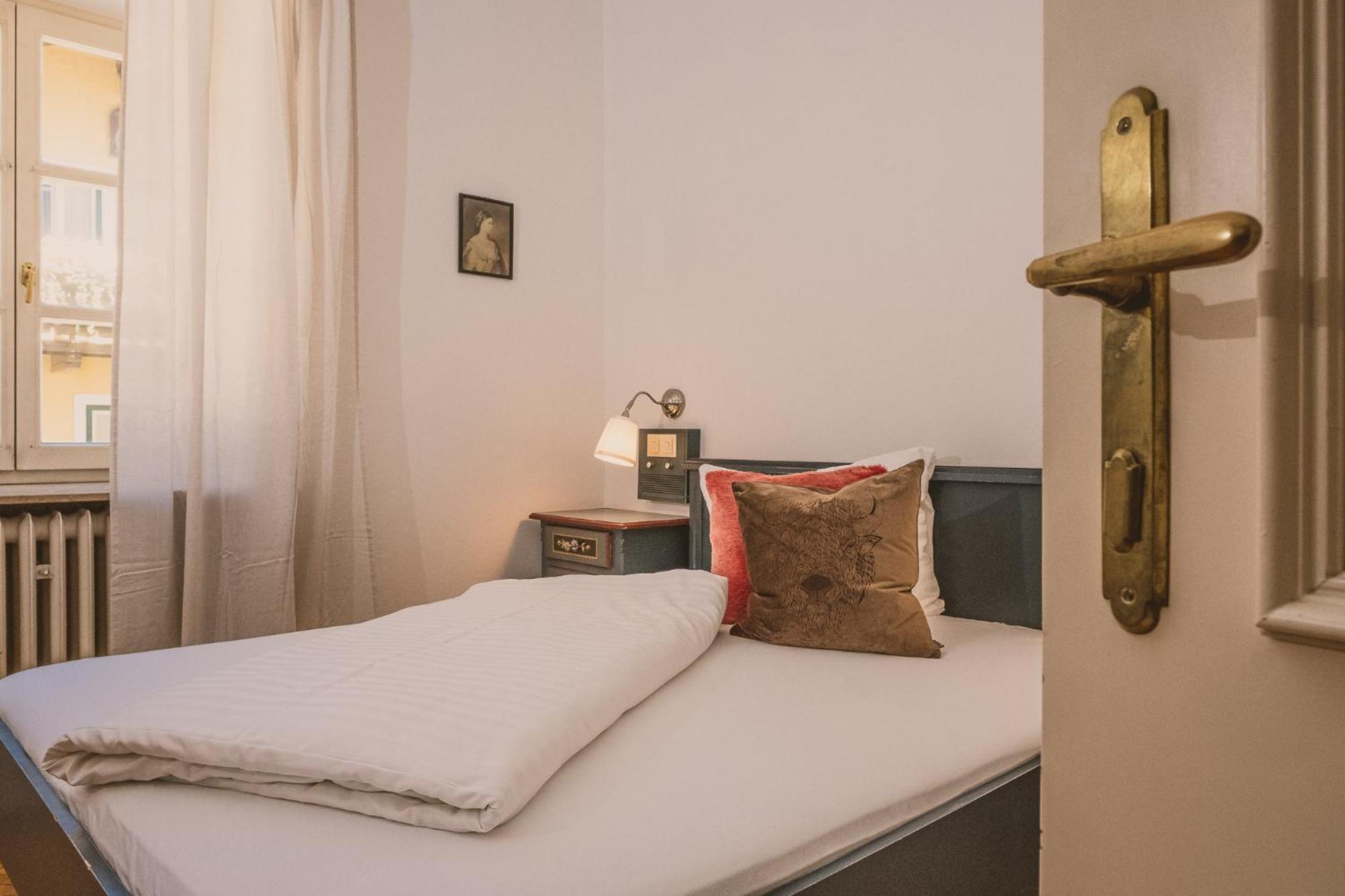 Single Room with Private Bathroom photo 3