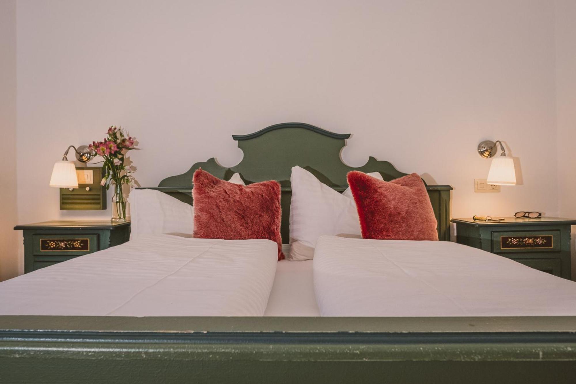Standard Double Room - Photo 9