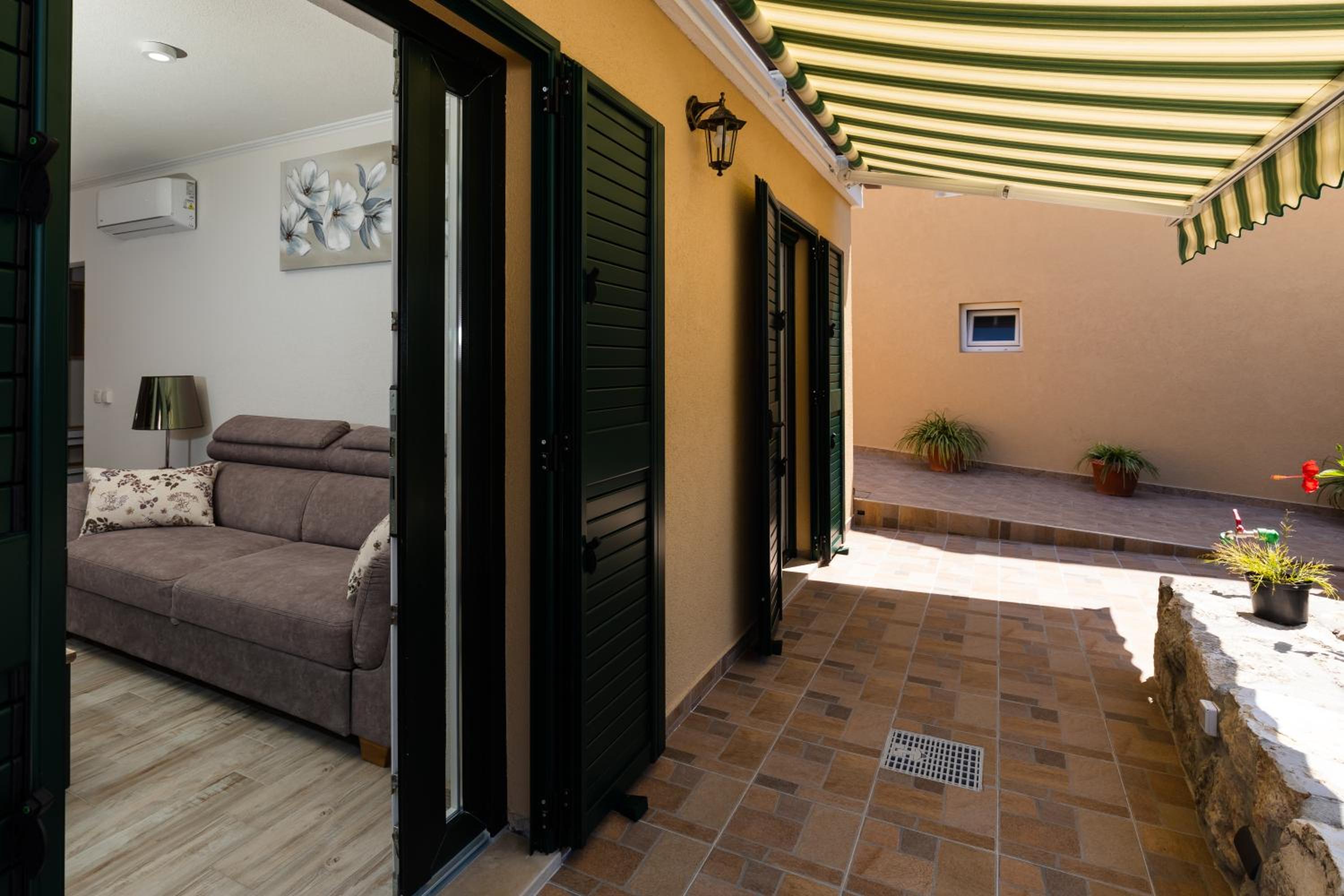 One Bedroom Apartment with Terrace photo 3