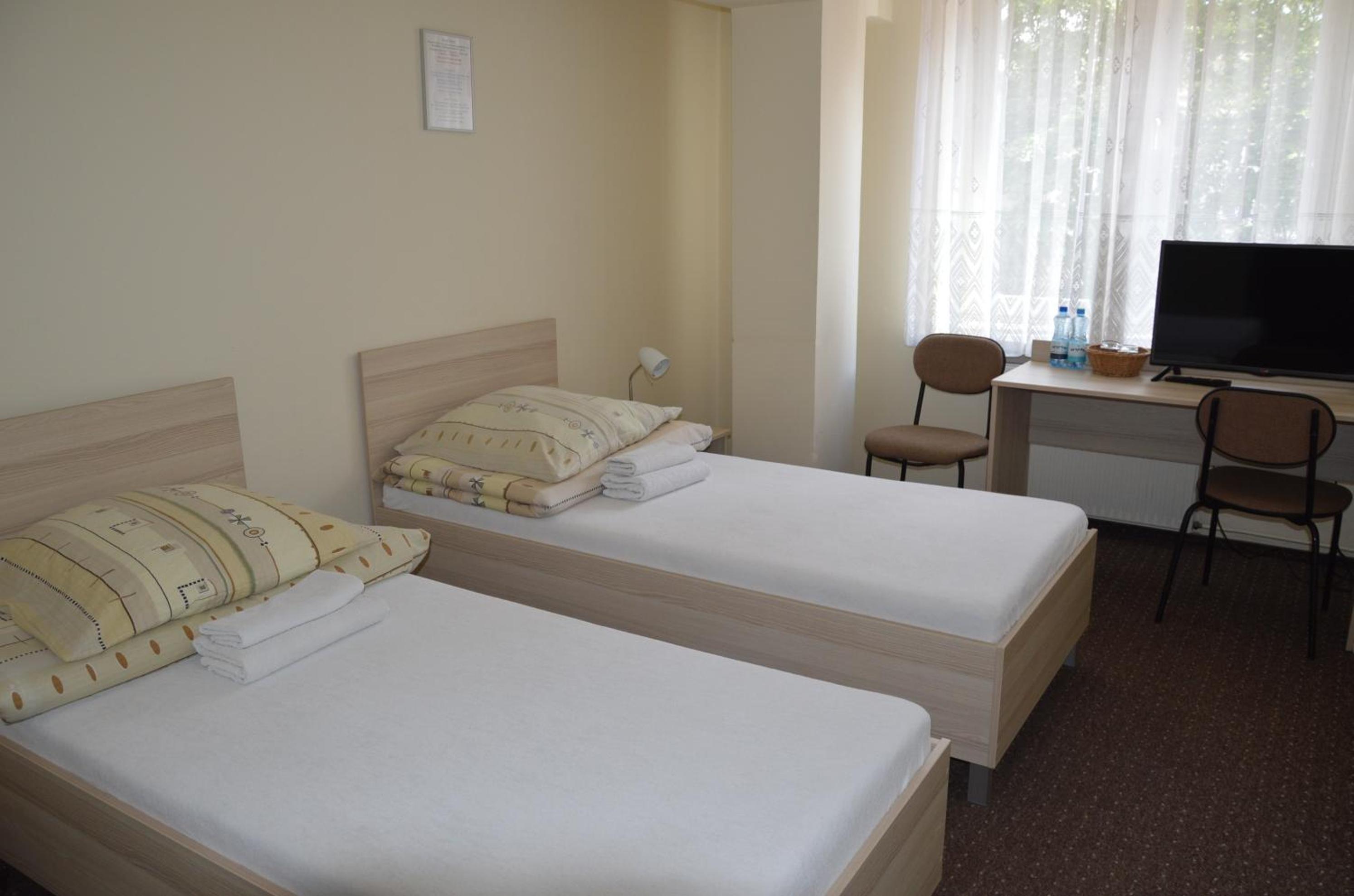 Twin Room - Photo 5