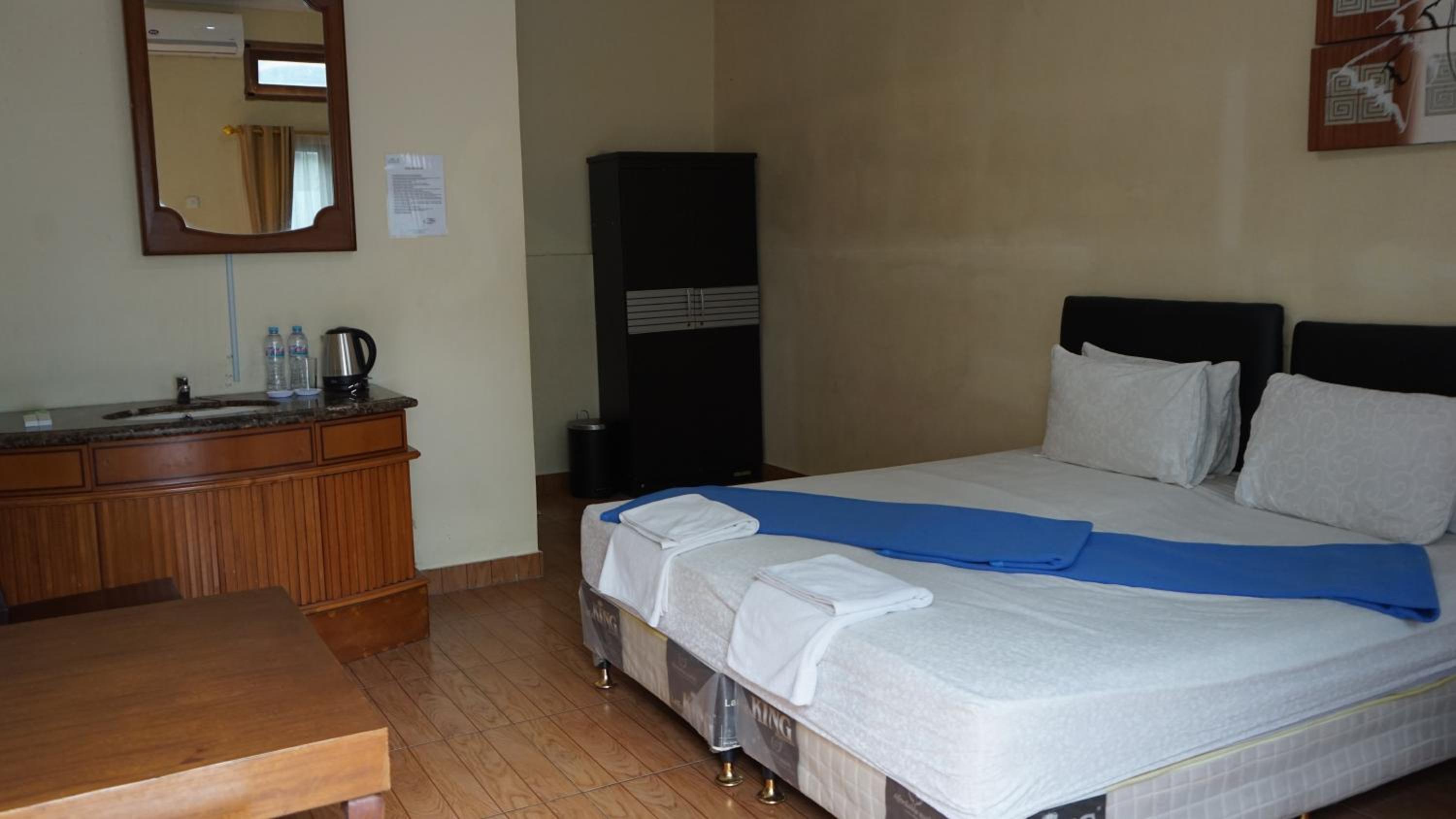 Standard Twin Room - Photo 2