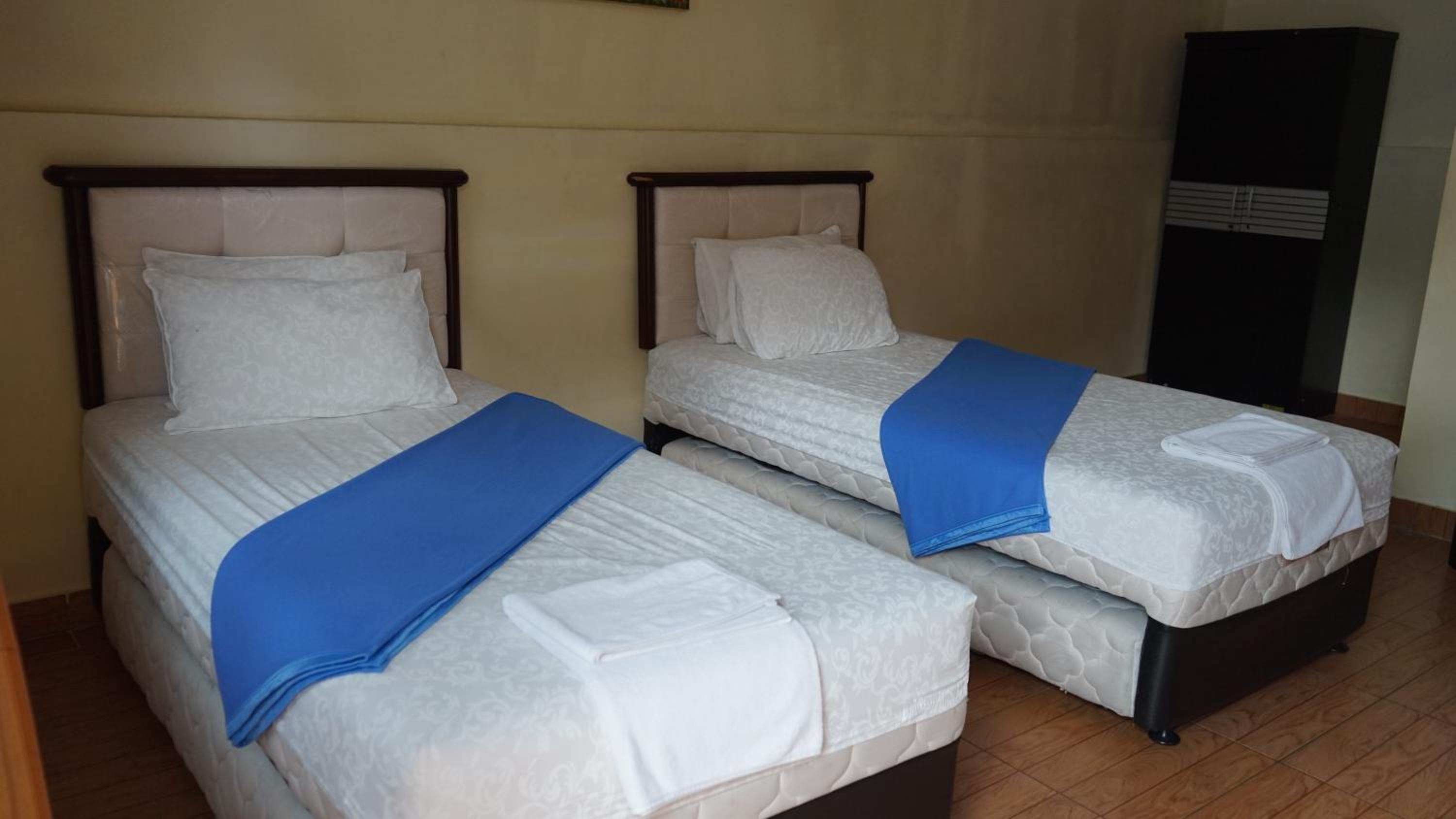 Standard Twin Room - Photo 1