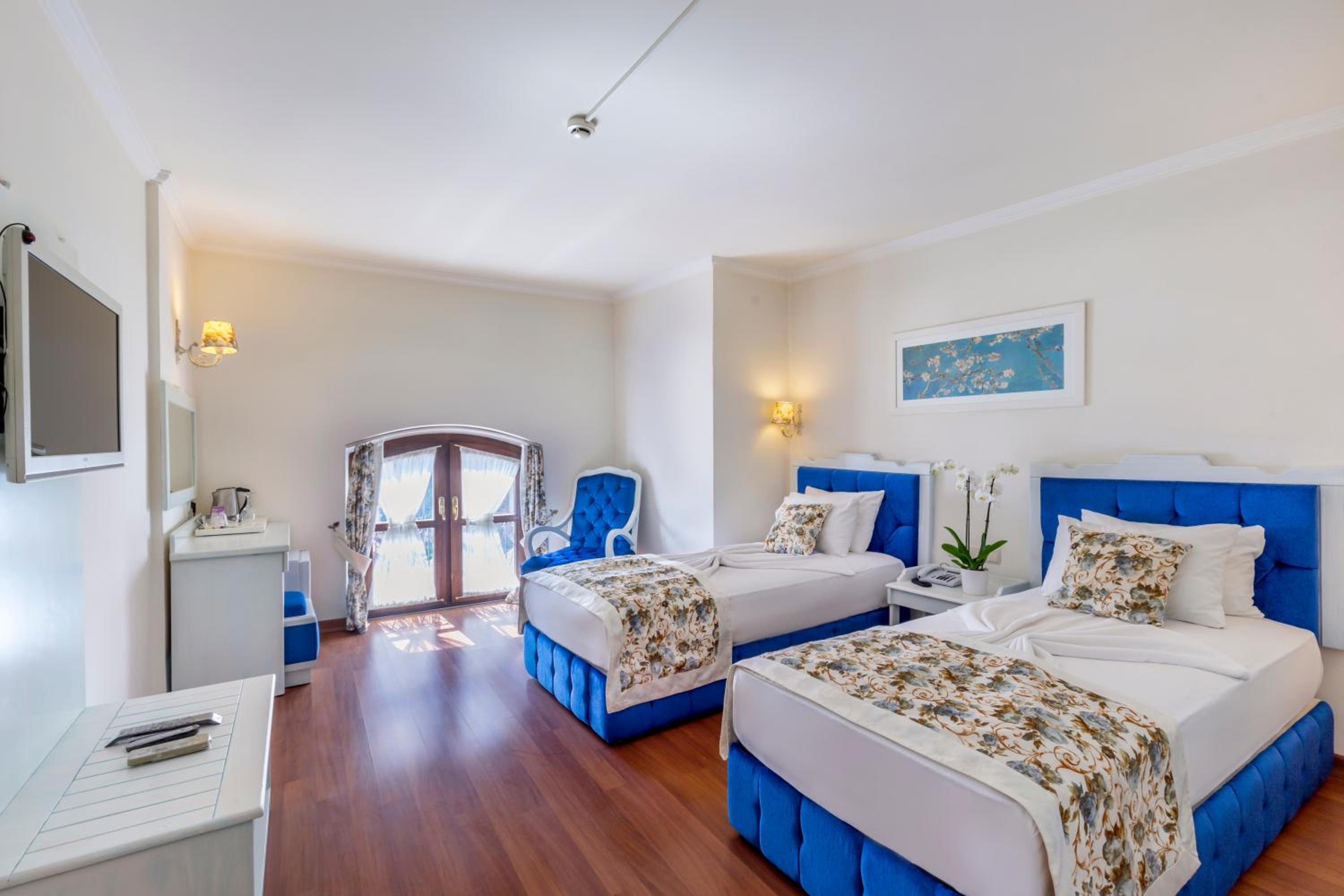Standard Double or Twin Room - Photo 2