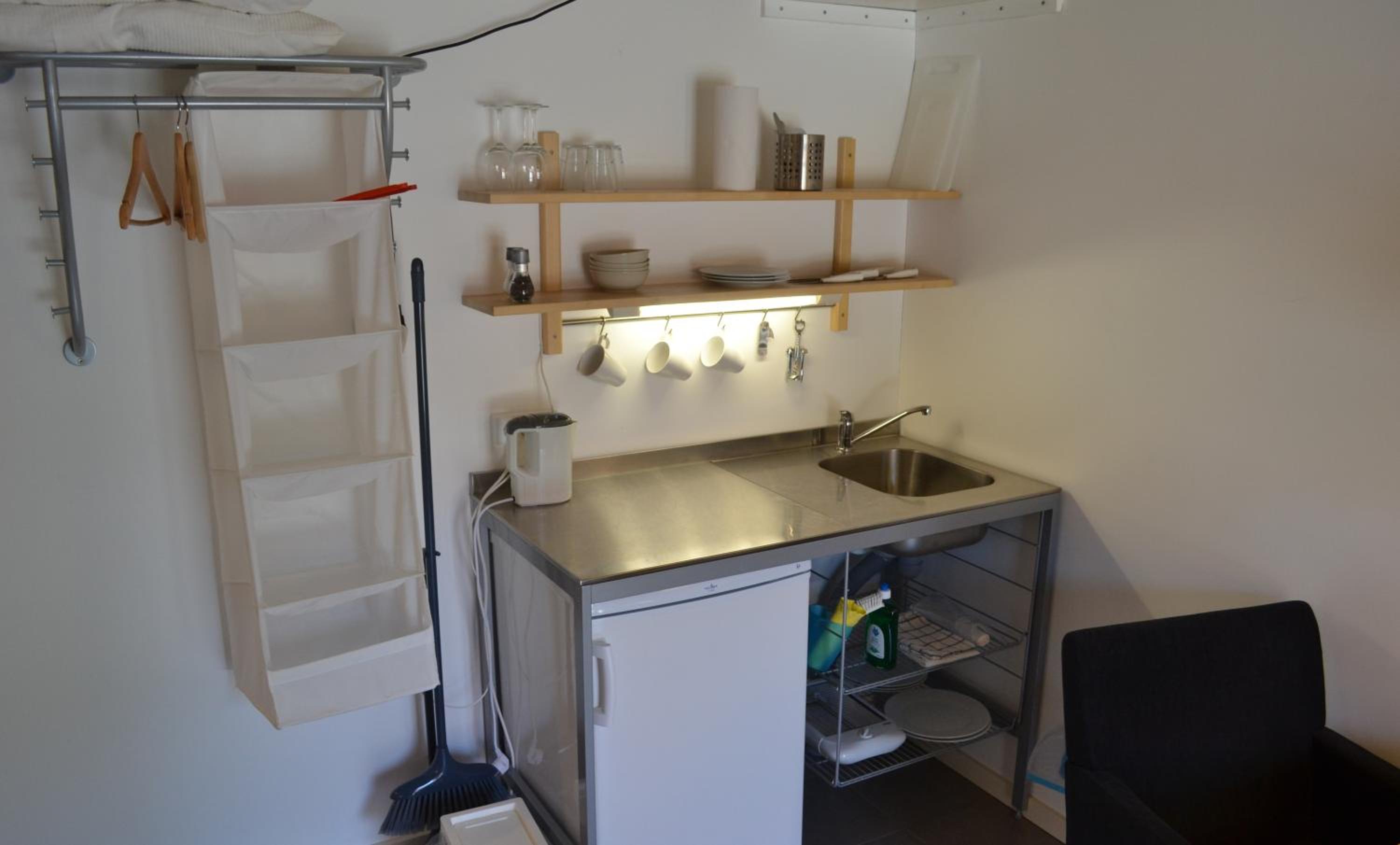 Deluxe Double Room with Shower - Photo 6