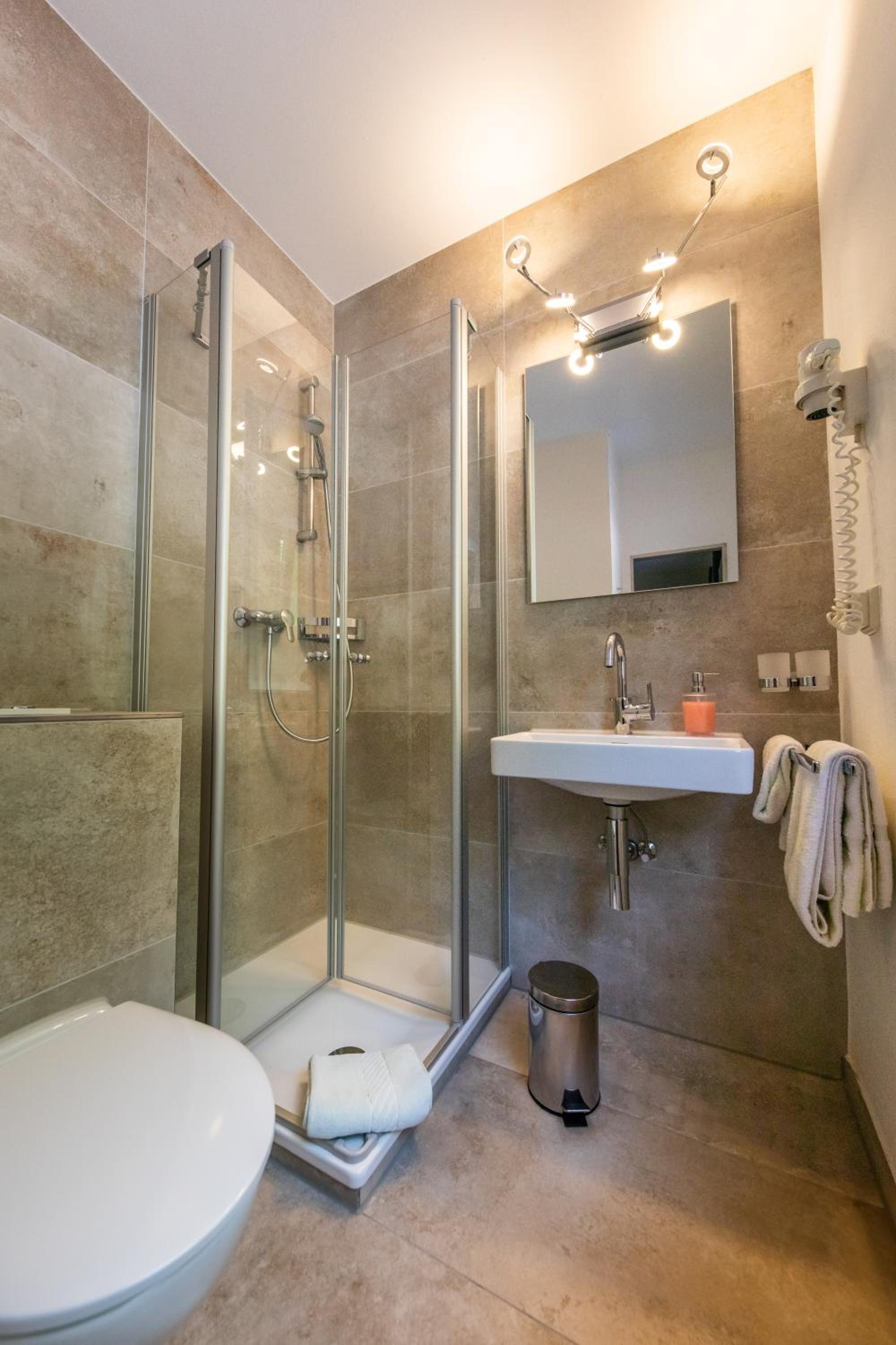 Standard Double Room - Photo 6