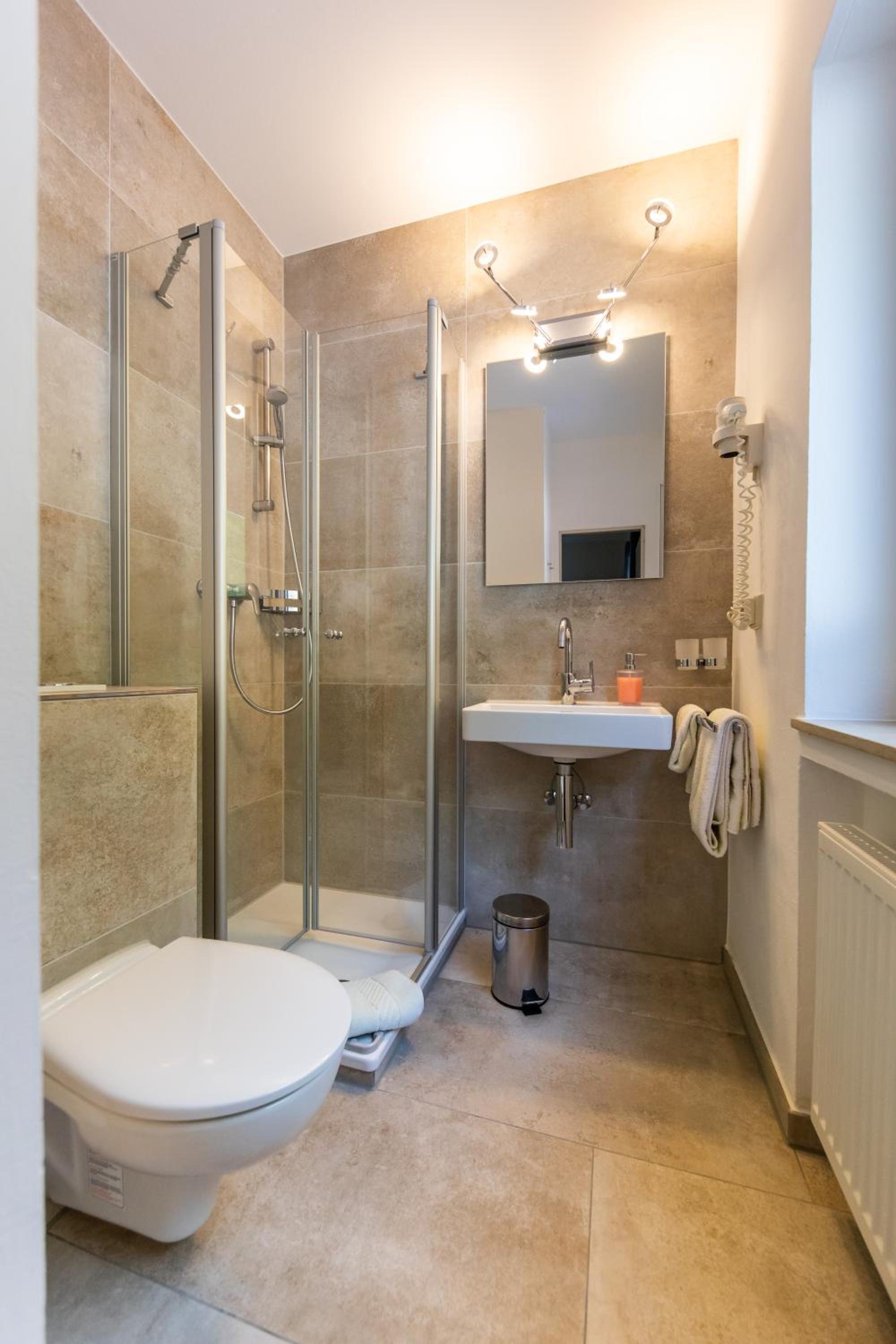 Standard Double Room - Photo 5