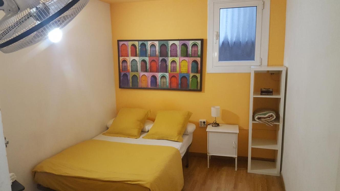 Habitación Doble con Baño Compartido (1-2 Adultos)
