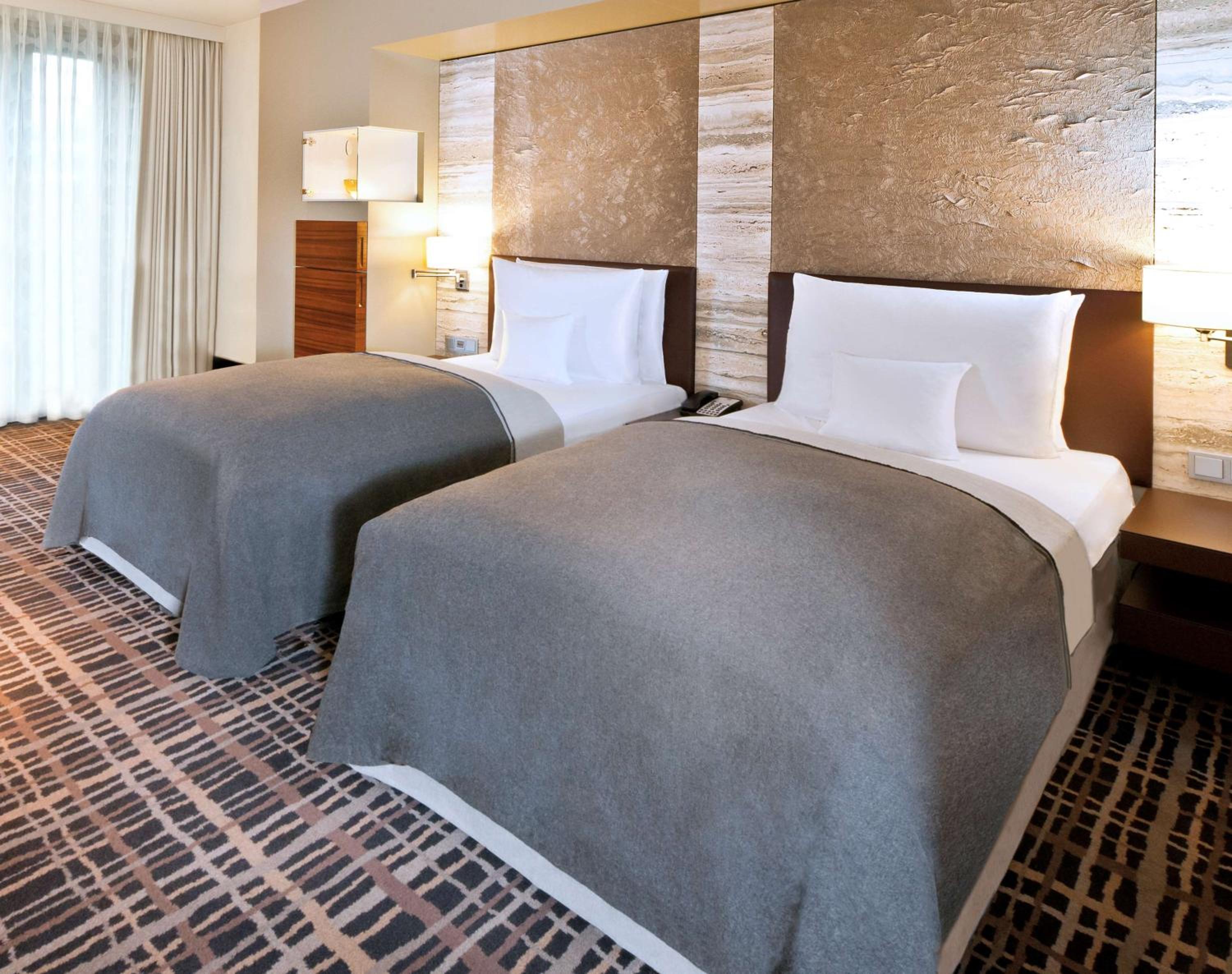 Standard Twin Room - Photo 4