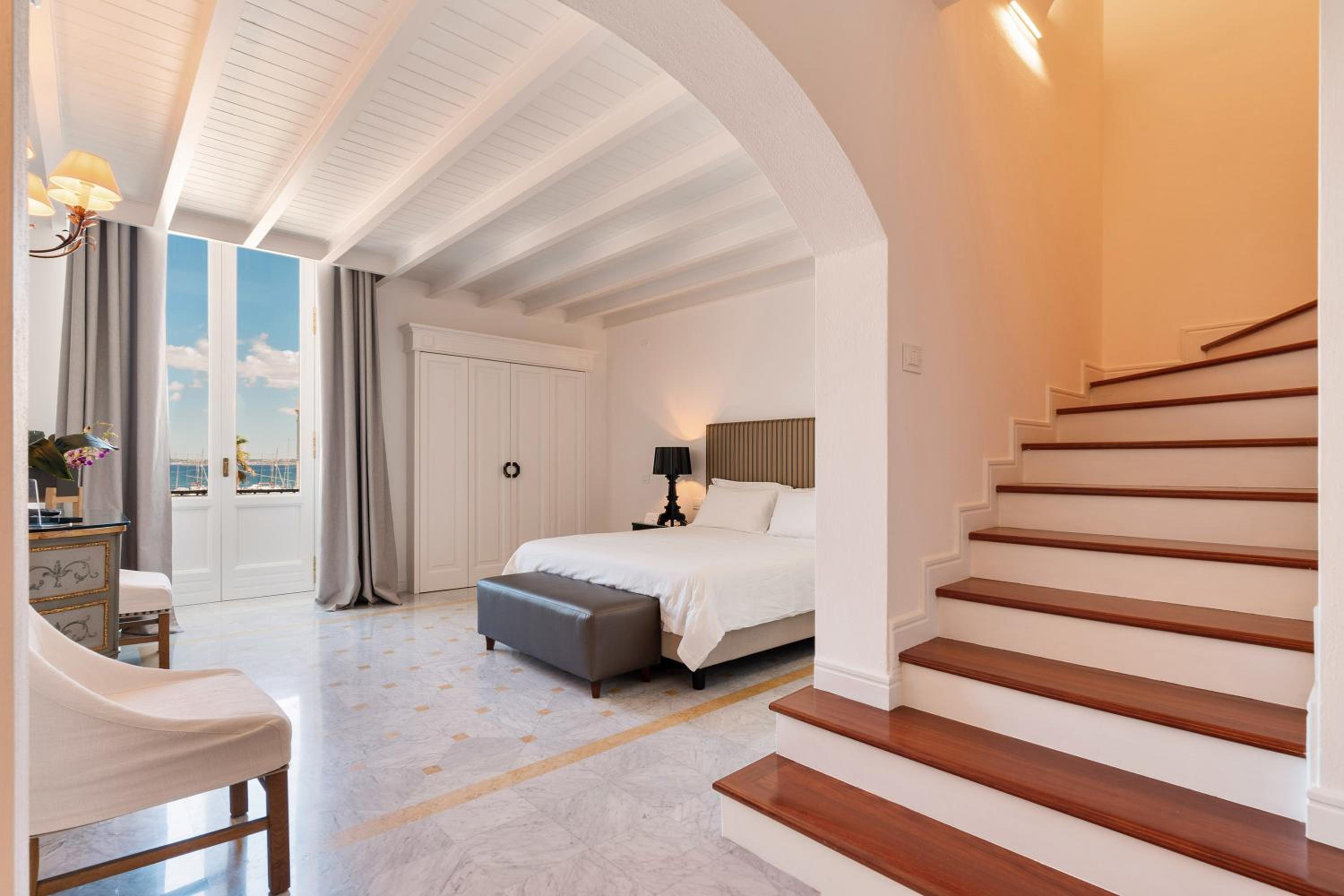 Grand Suite - Split Level - Photo 1