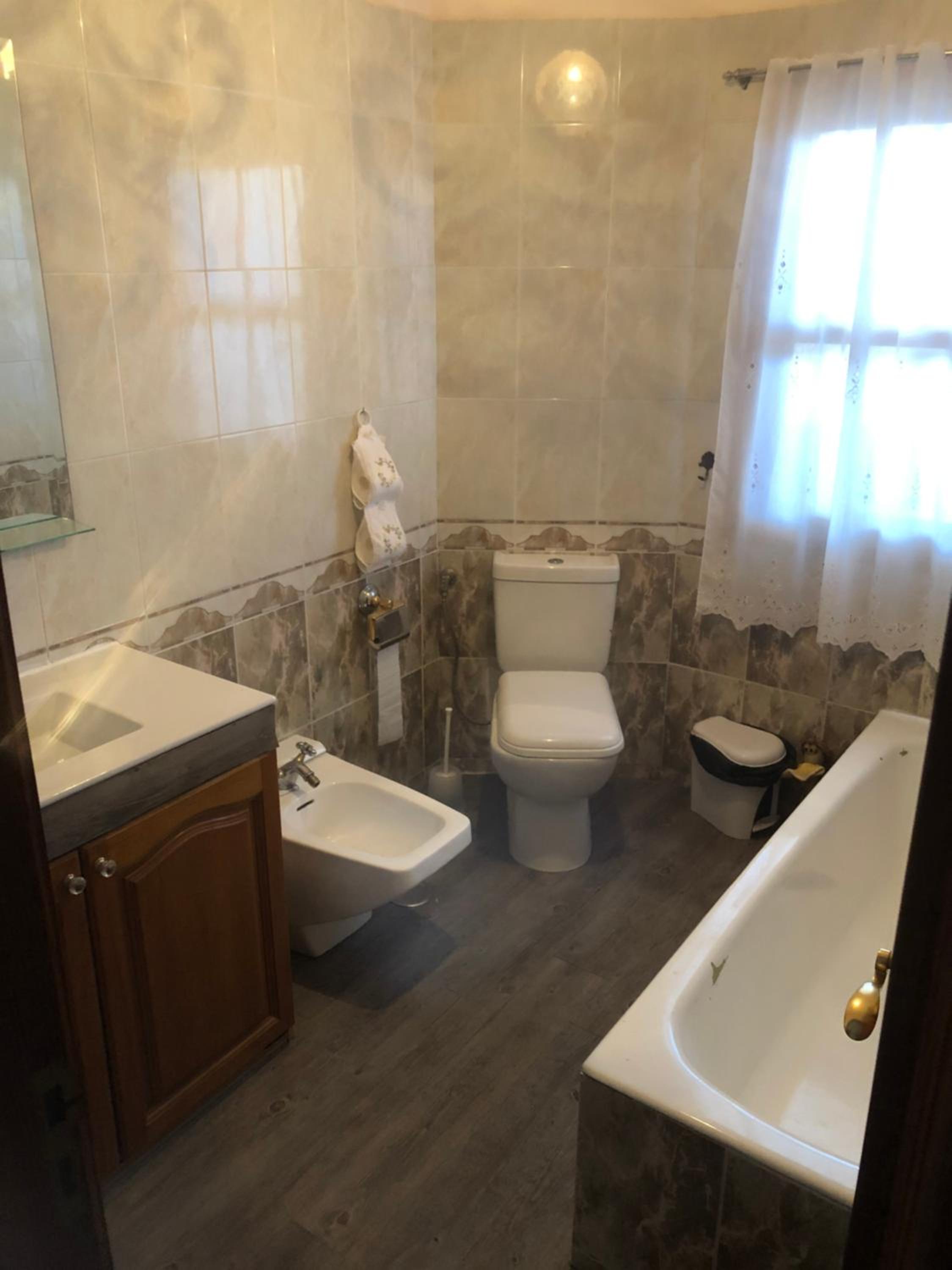 Double Room - Photo 6