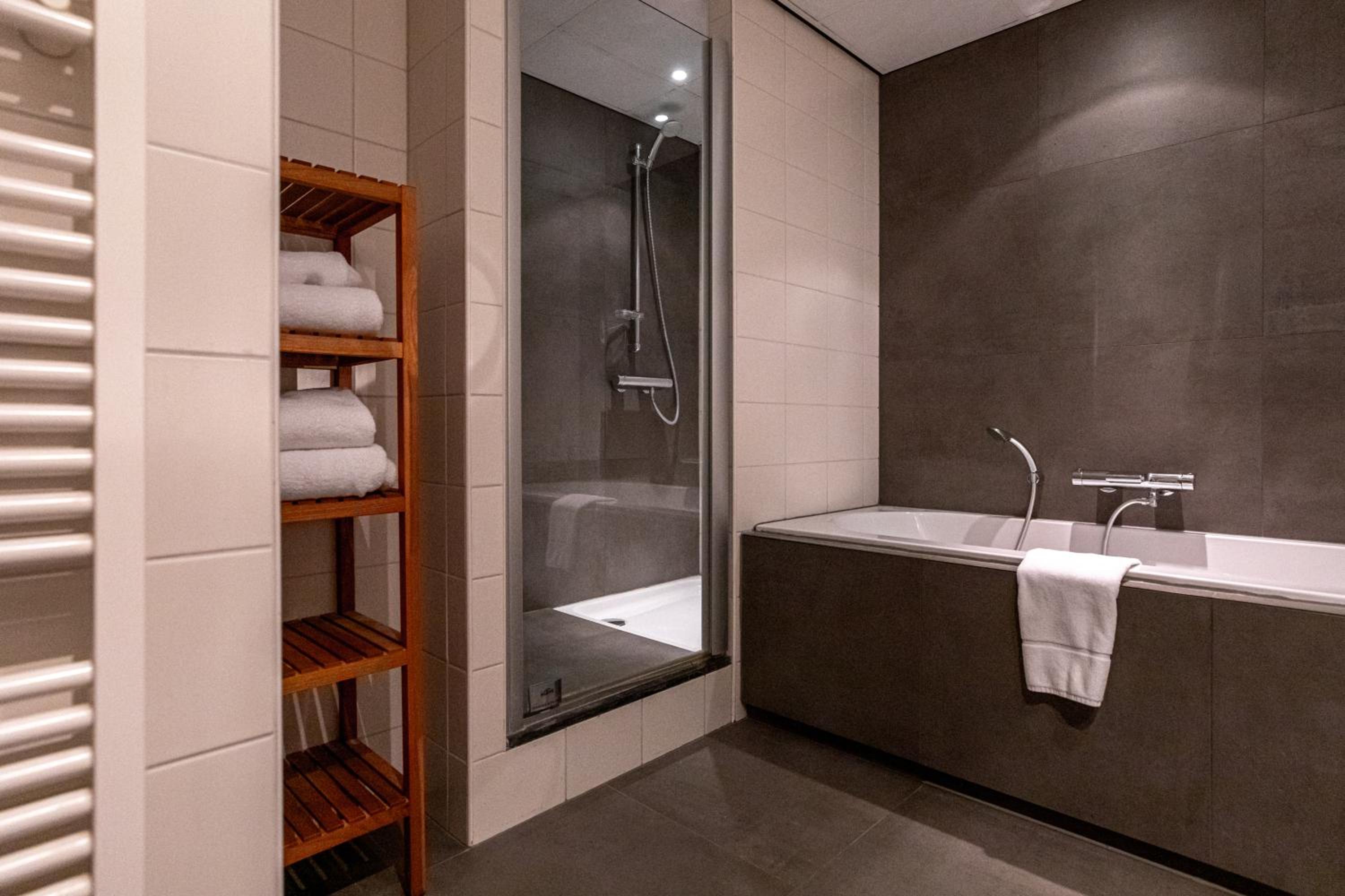 Suite - Photo 2