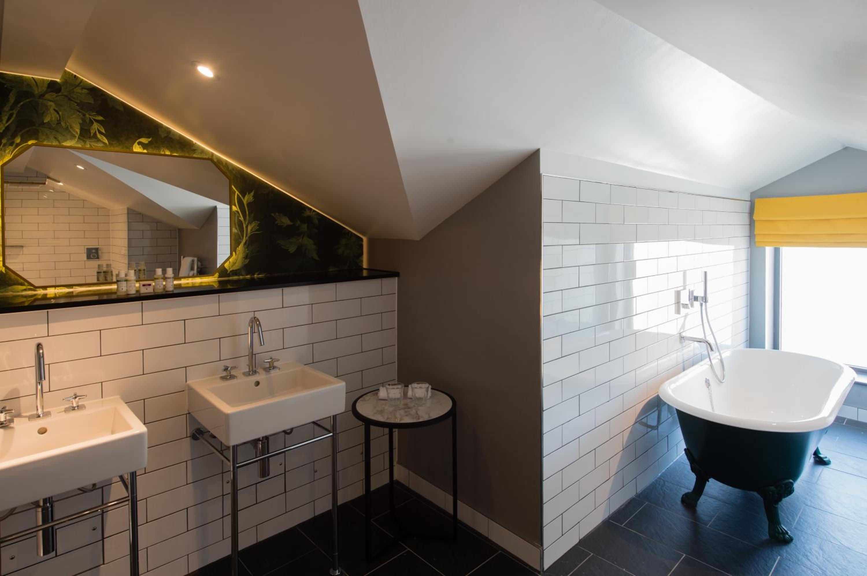 Signature Suite - Photo 5