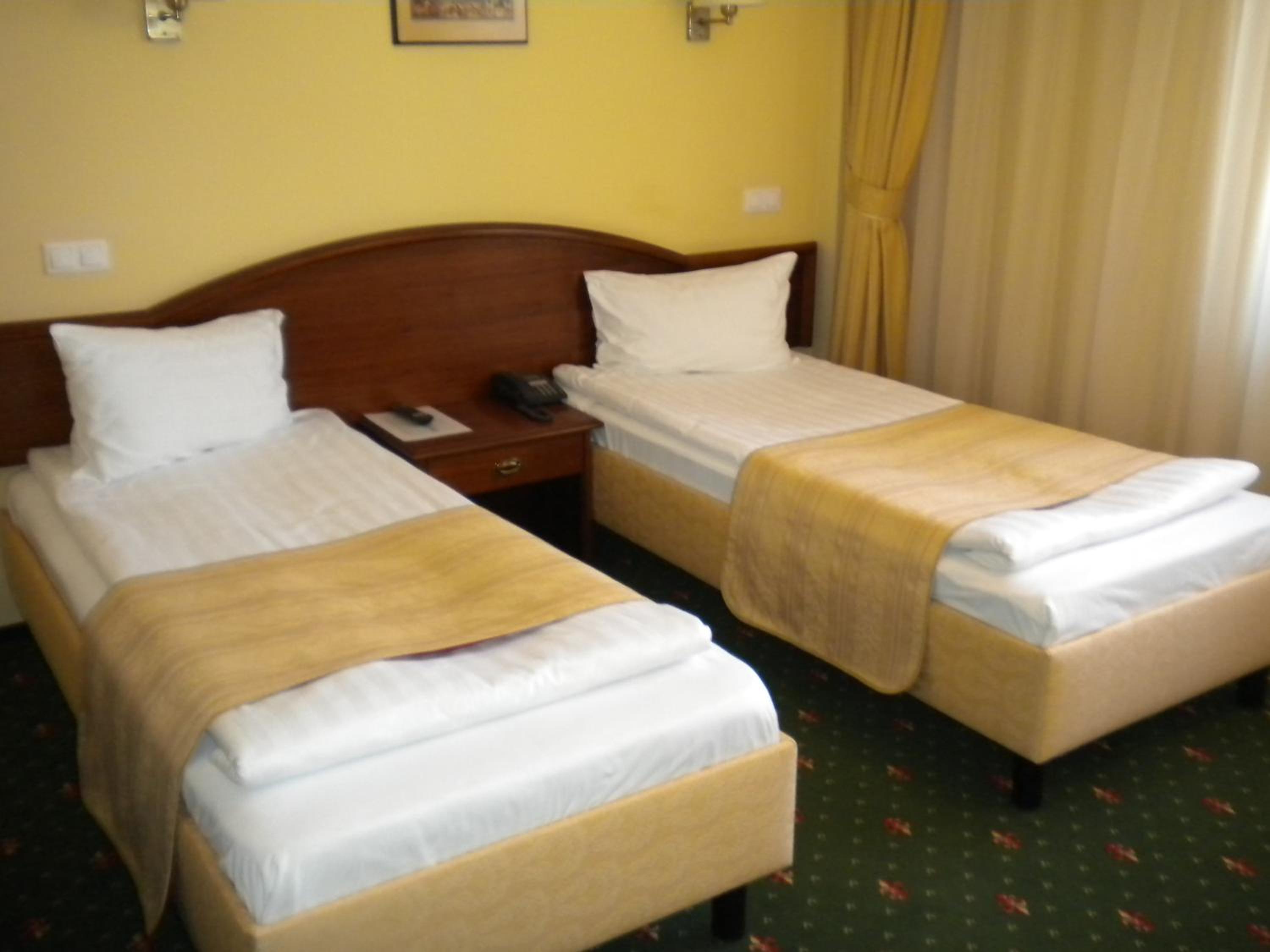 Twin Room - Photo 2