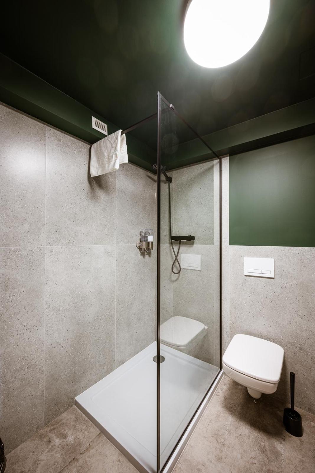 Executive Suite - Photo 9