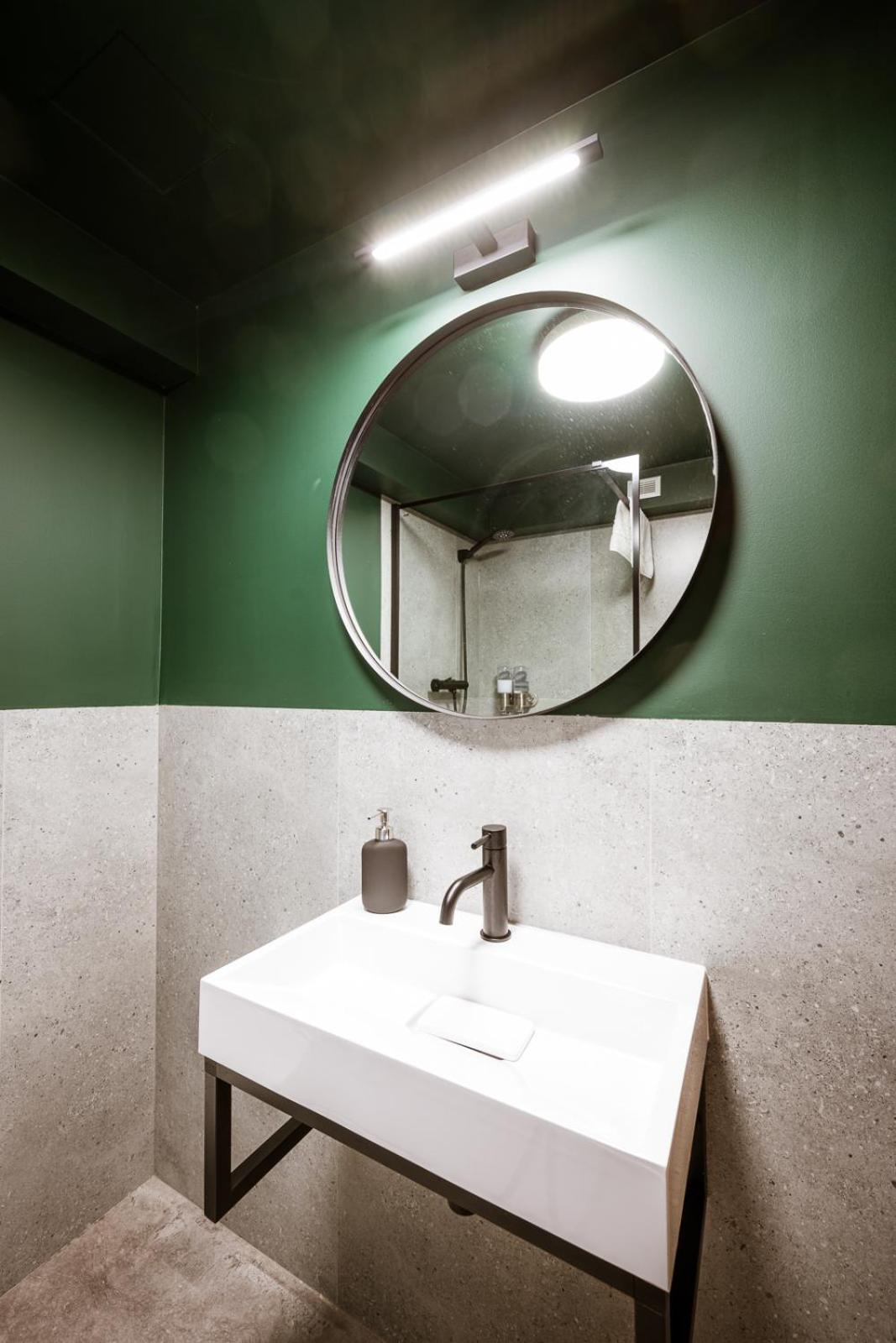 Executive Suite - Photo 5