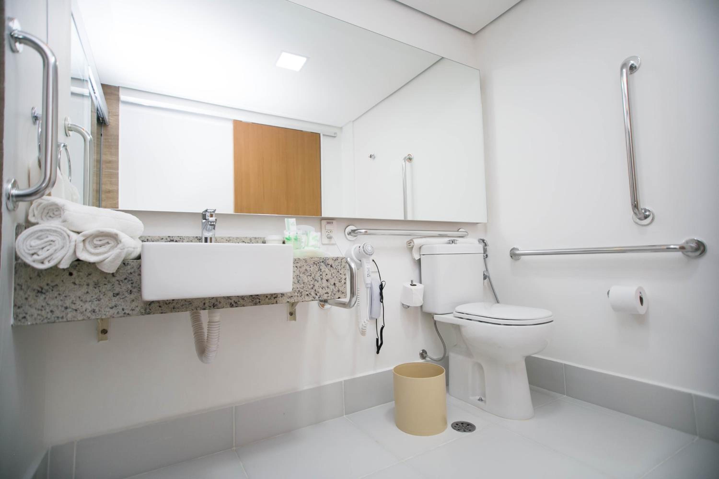 Standard King Room - Accessible - Photo 3