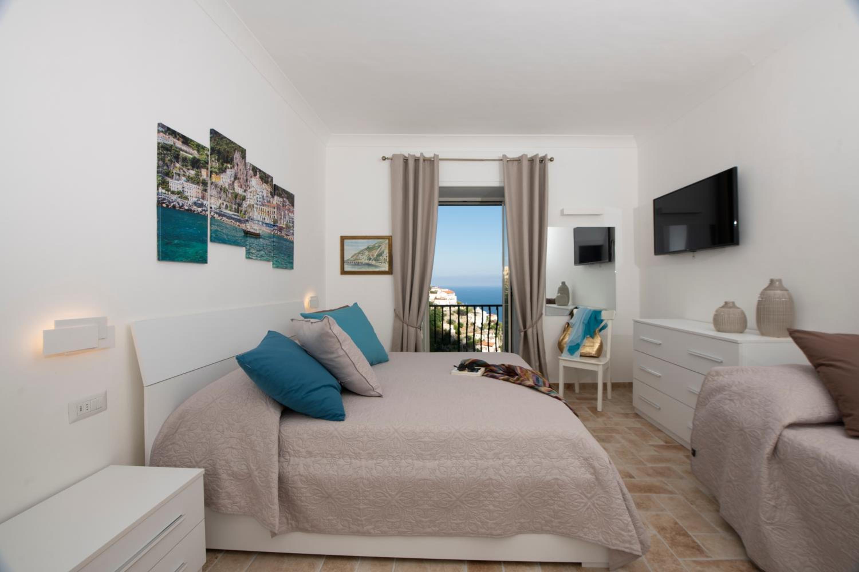 Deluxe Double Room with Balcony and Sea View