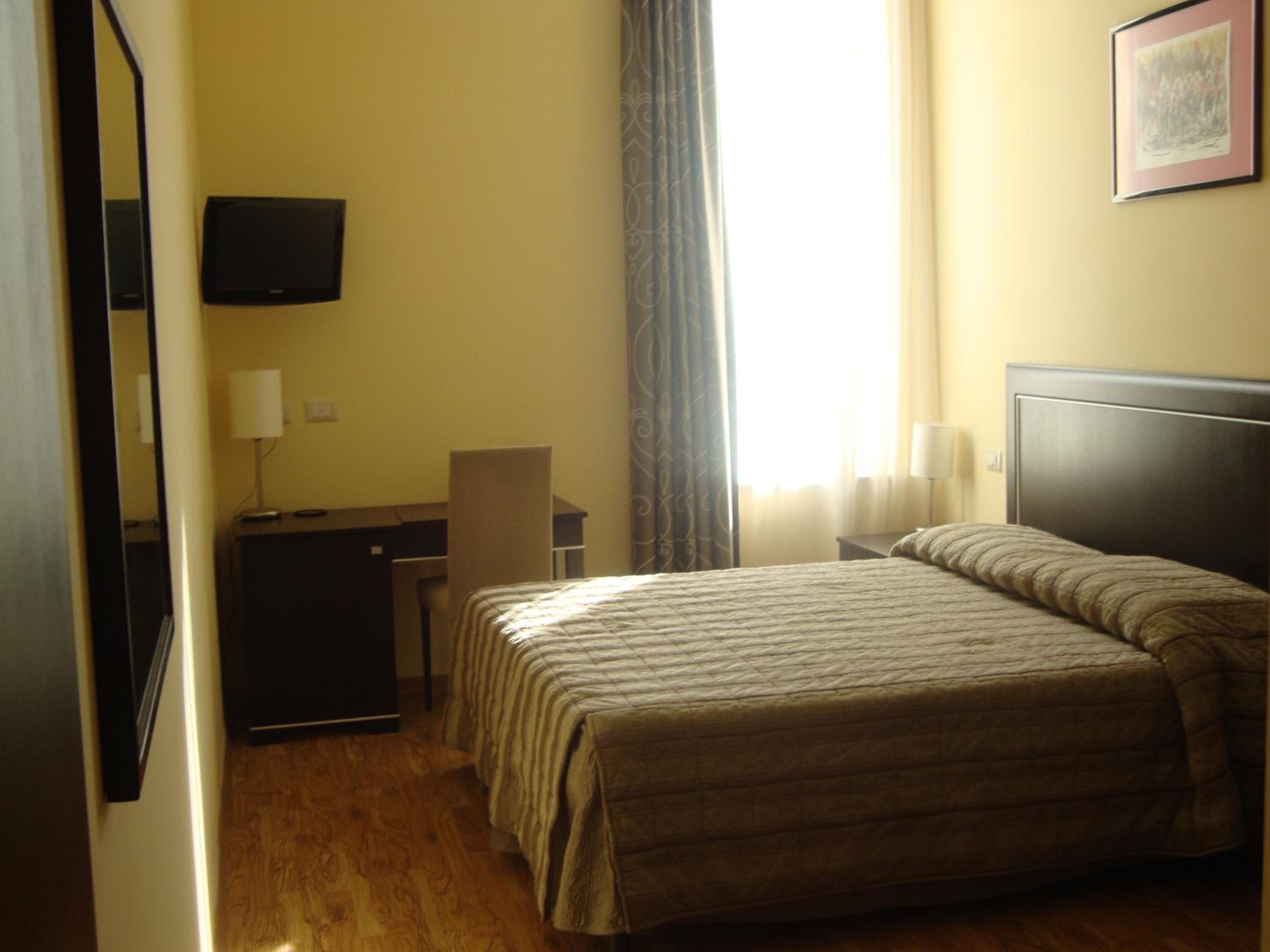 Double Room - Photo 4