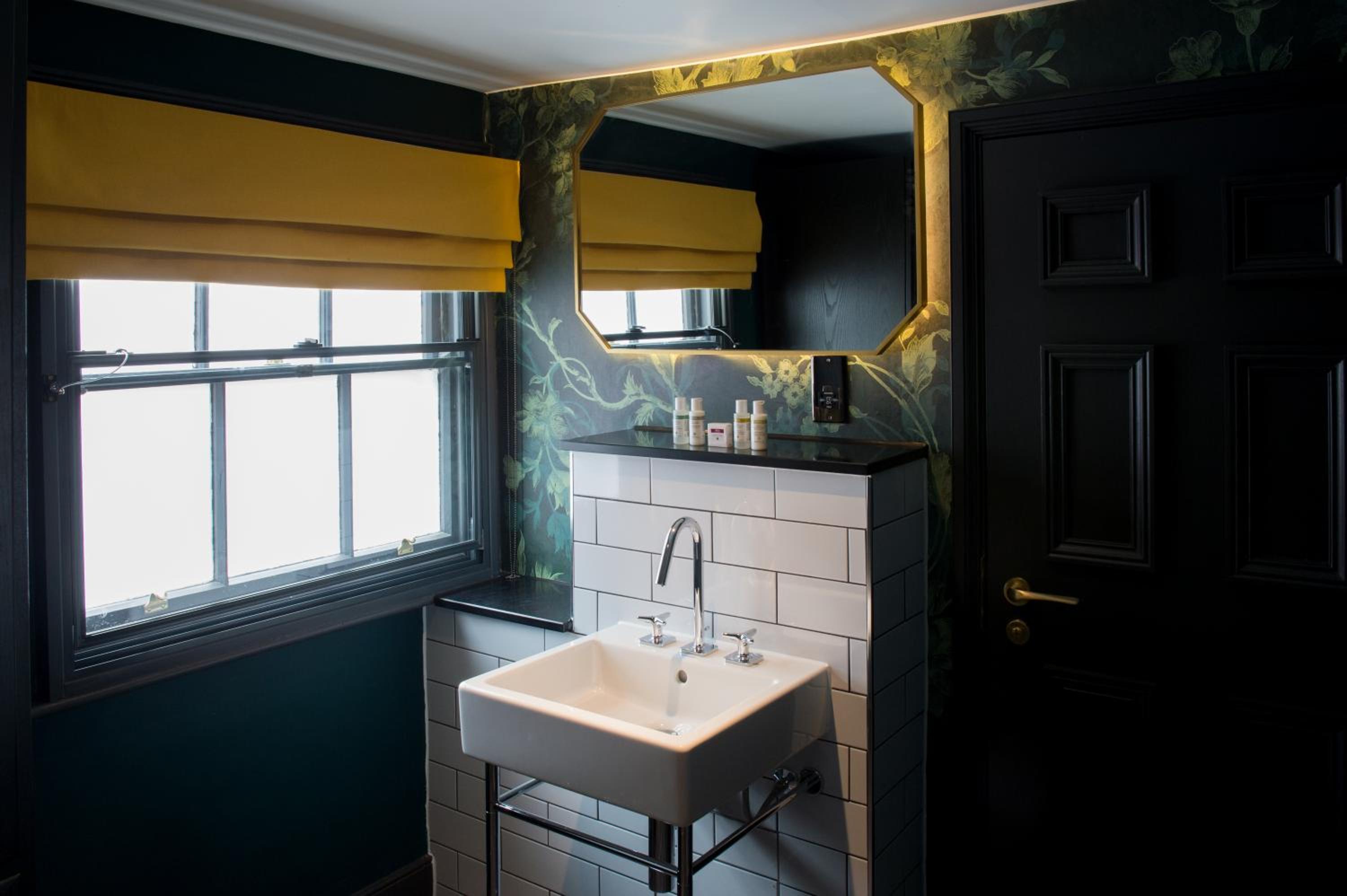 Suite - Photo 2