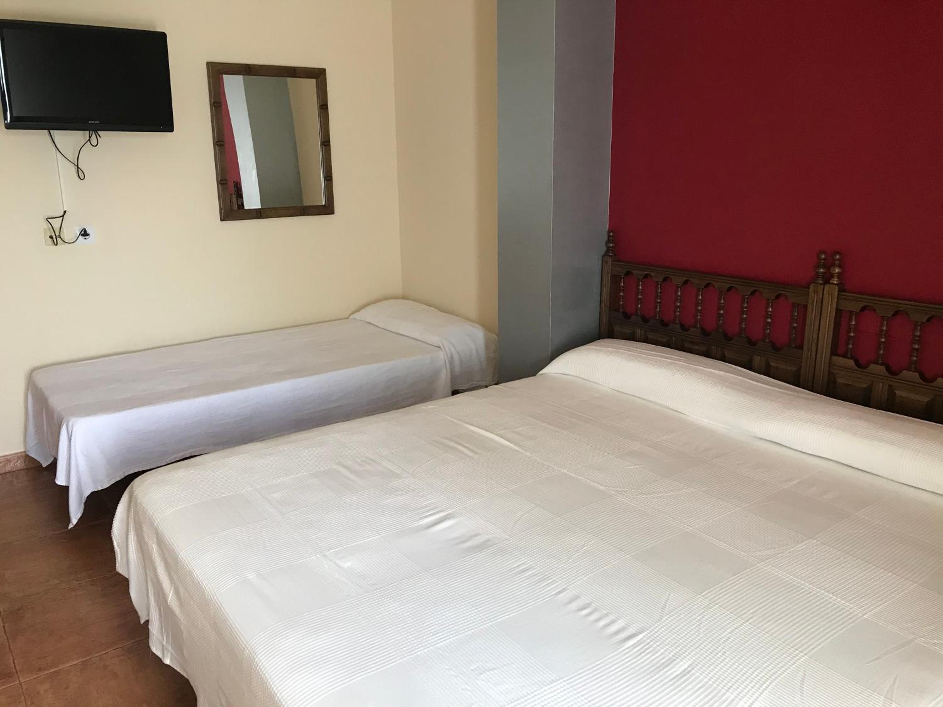 Standard Triple Room - Photo 7