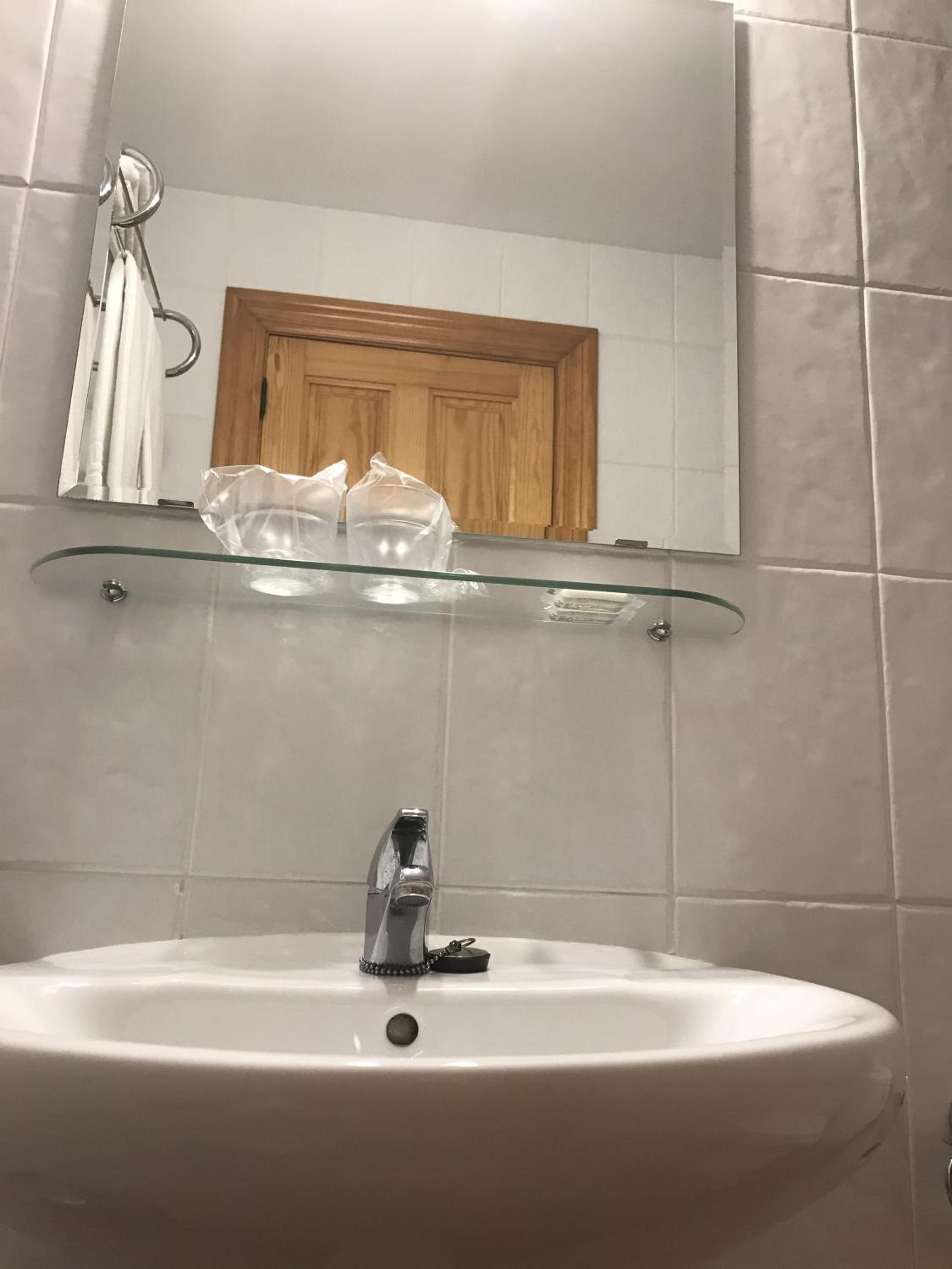 Standard Triple Room - Photo 6