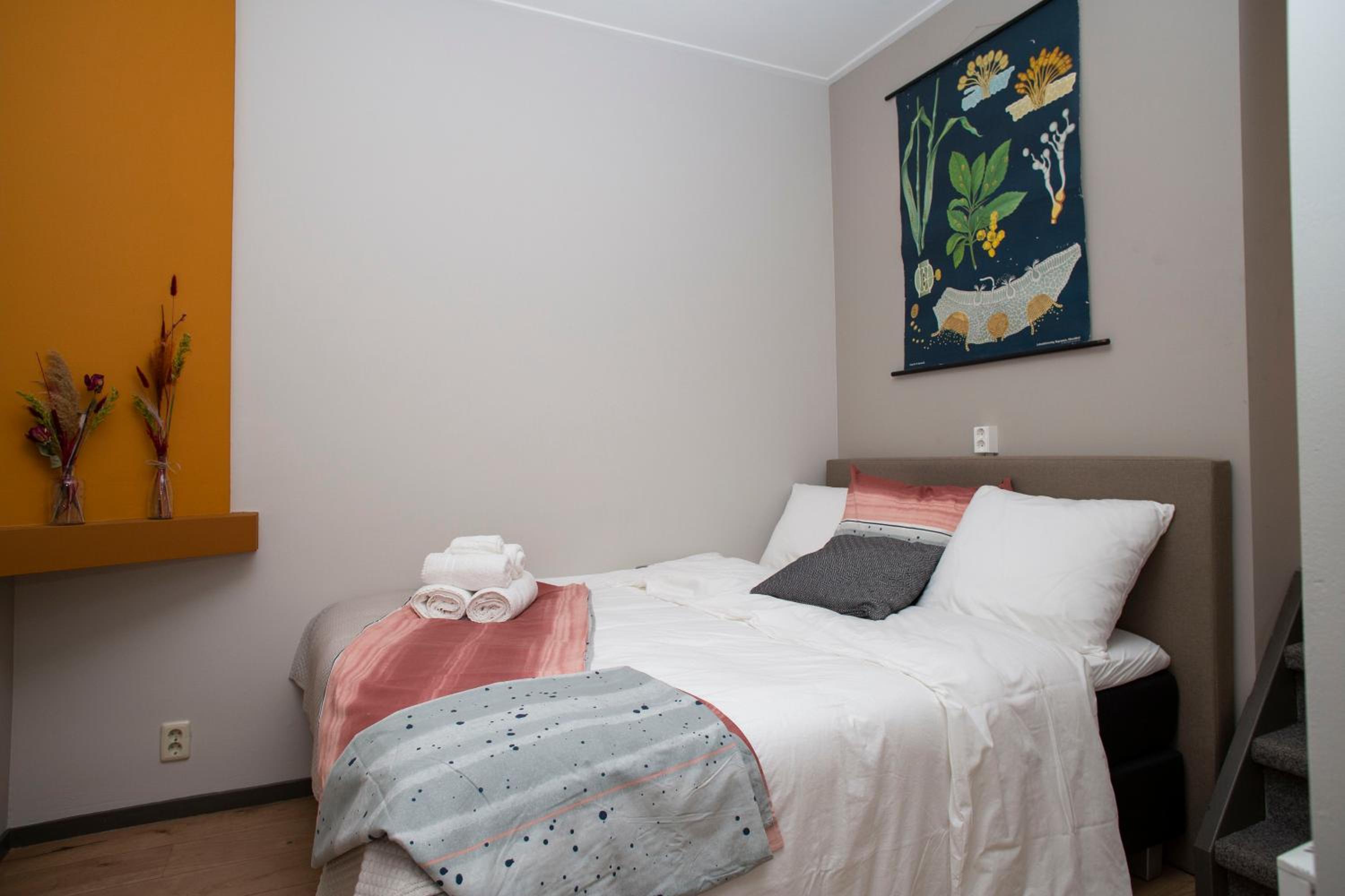 Deluxe Double Room with Balcony - Photo 10