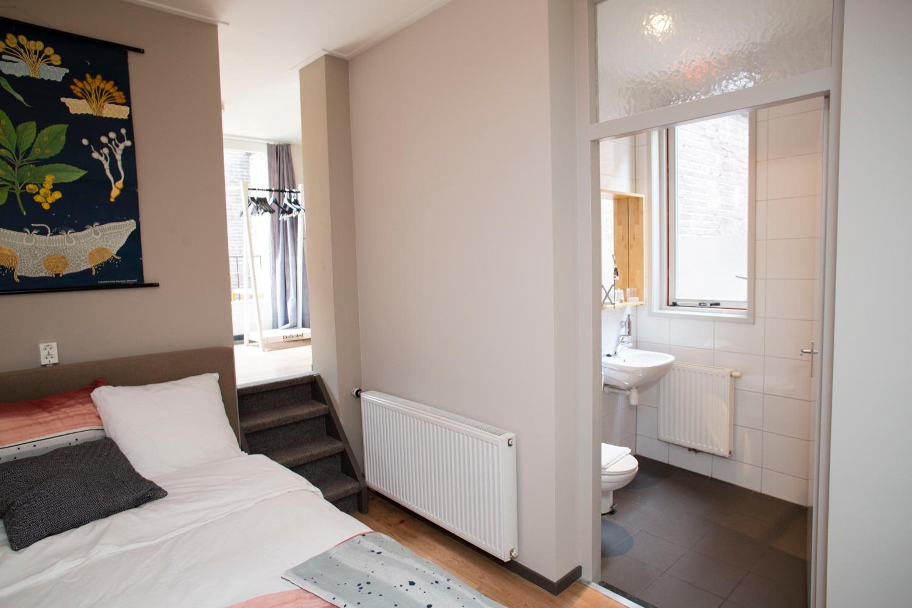 Deluxe Double Room with Balcony - Photo 9