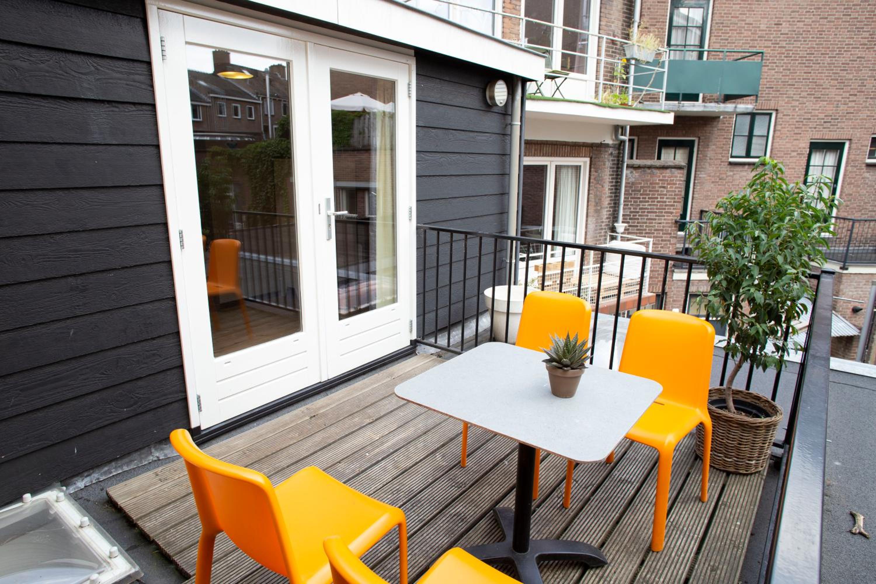 Deluxe Double Room with Balcony - Photo 6