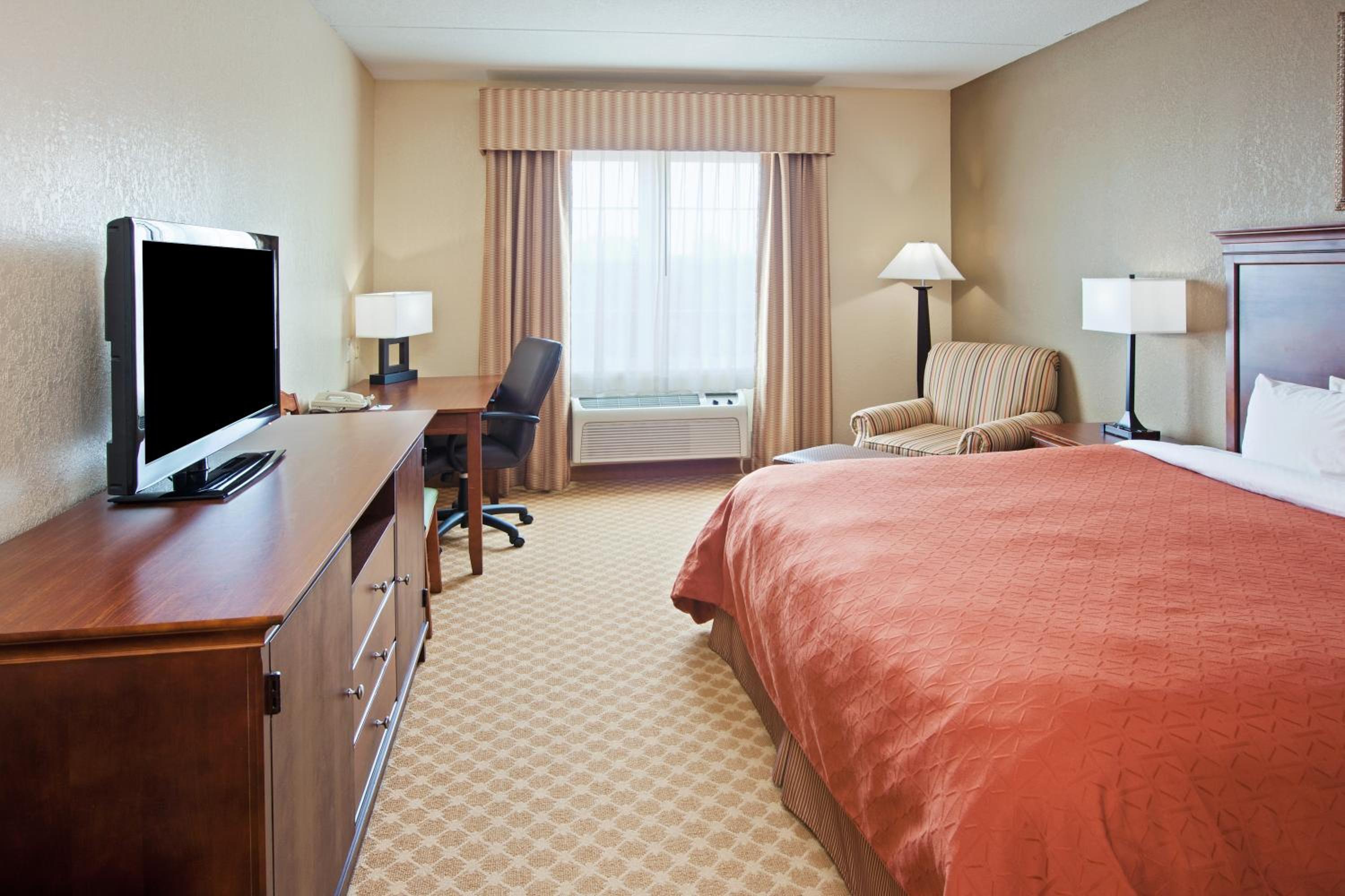 One-Bedroom King Suite - Non-Smoking - Photo 4