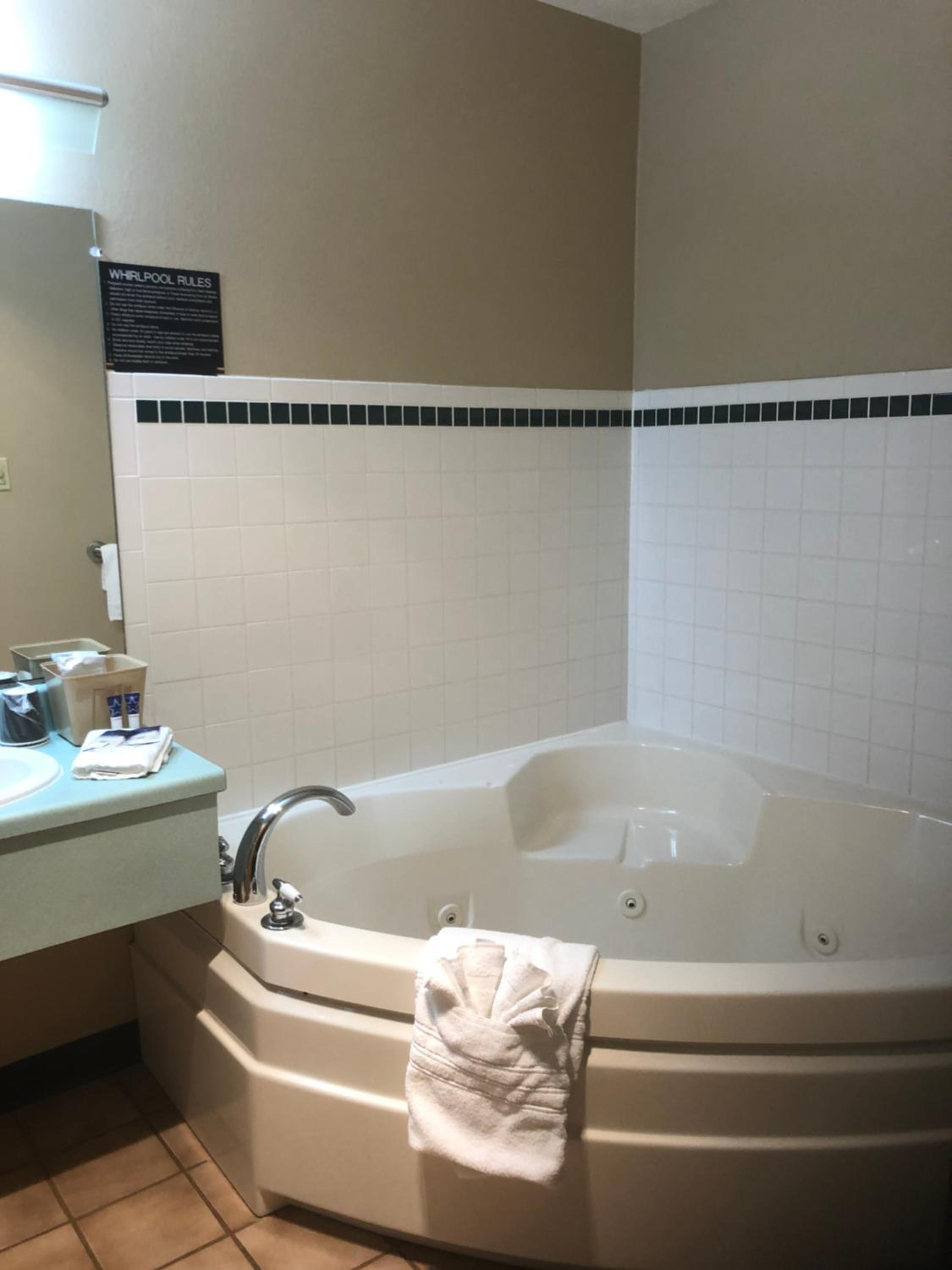 1 King Bed Suite with Jetted Tub Non-Smoking - Photo 6