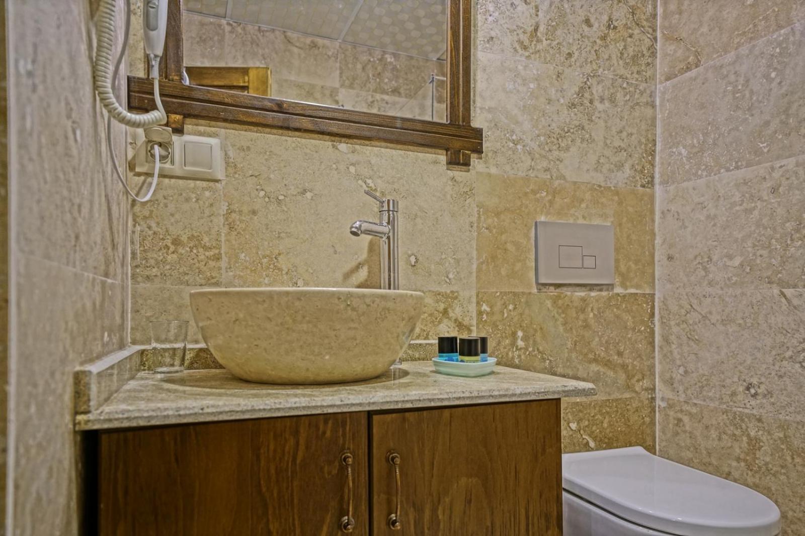 Standard Twin Room - Photo 8